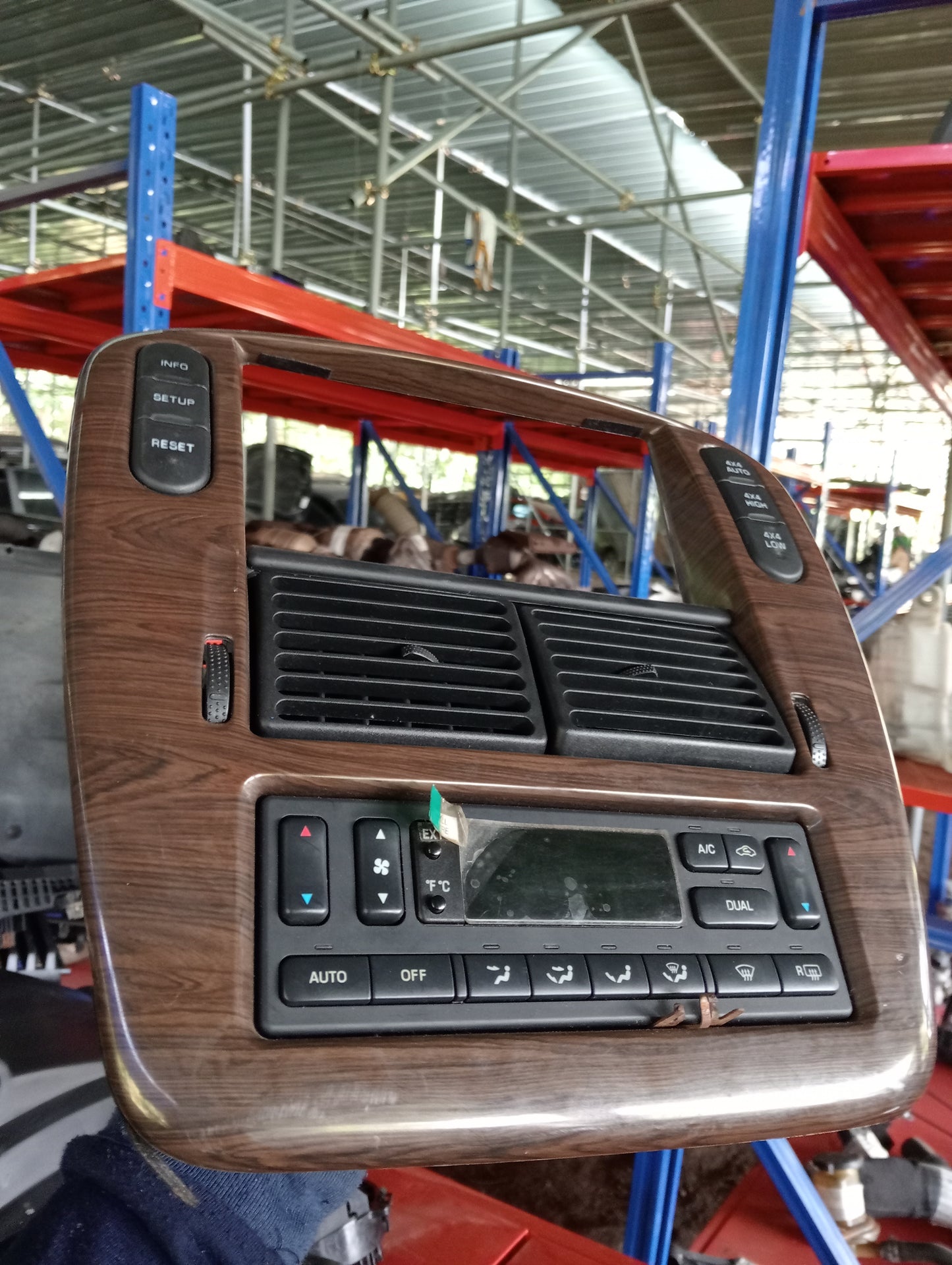 Ford Explorer | Eddie Bauer | Maroon | Climate control center panel