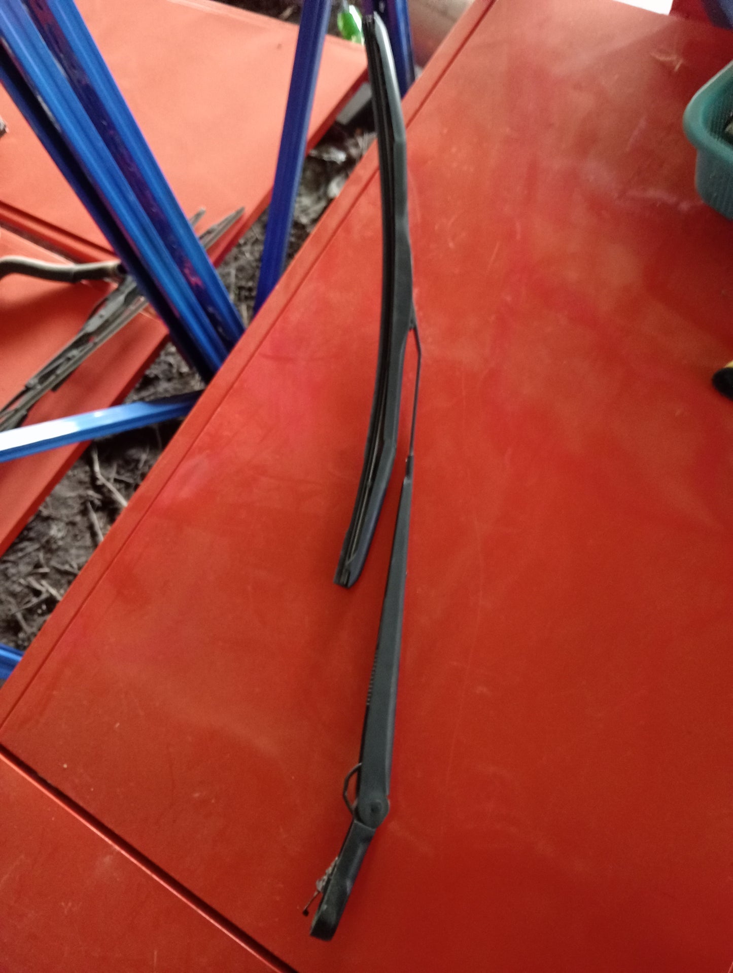Ford Explorer | Eddie Bauer | Maroon | wiper arm 1pcs