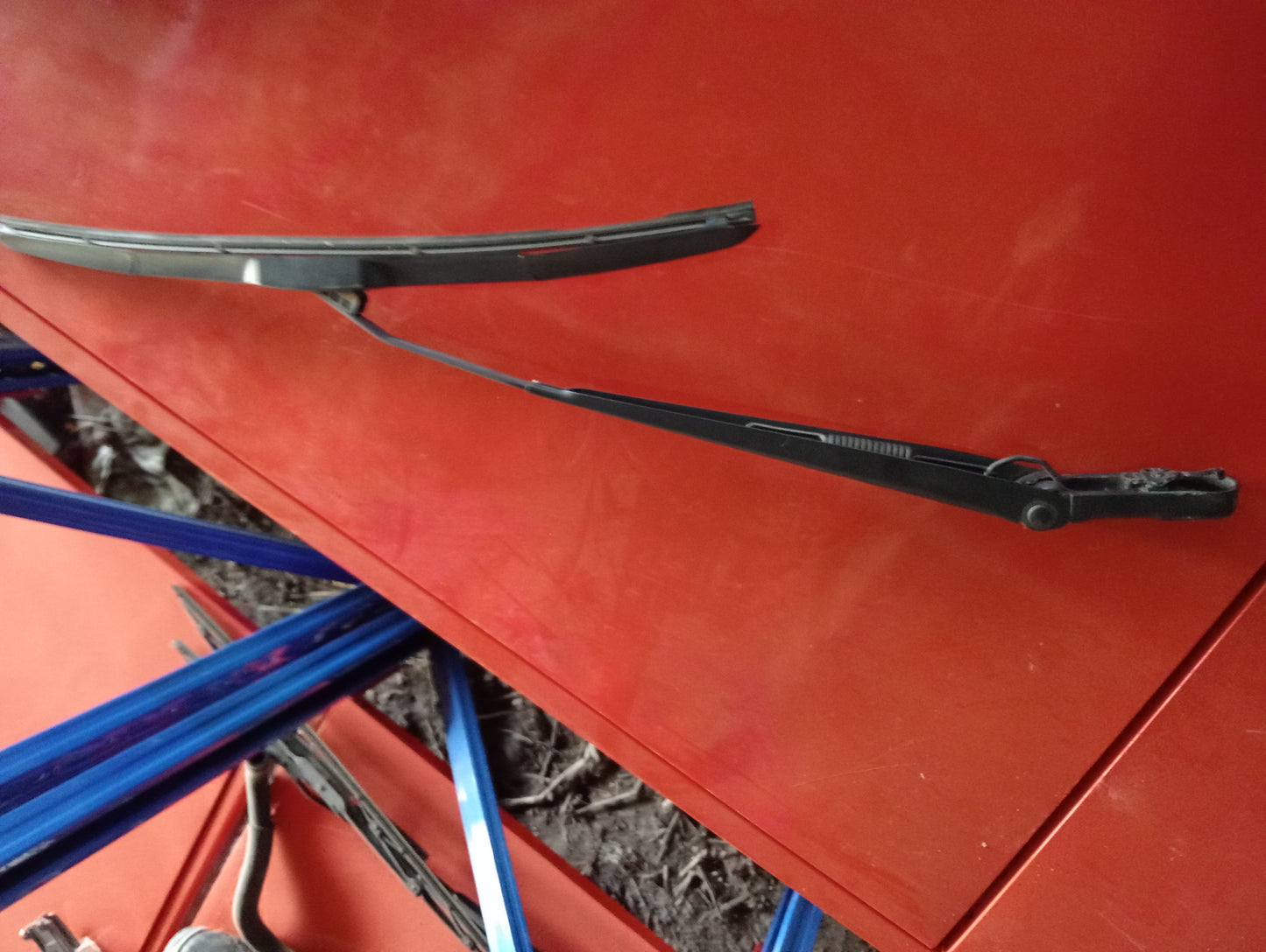 Ford Explorer | Eddie Bauer | Maroon | wiper arm 1pcs