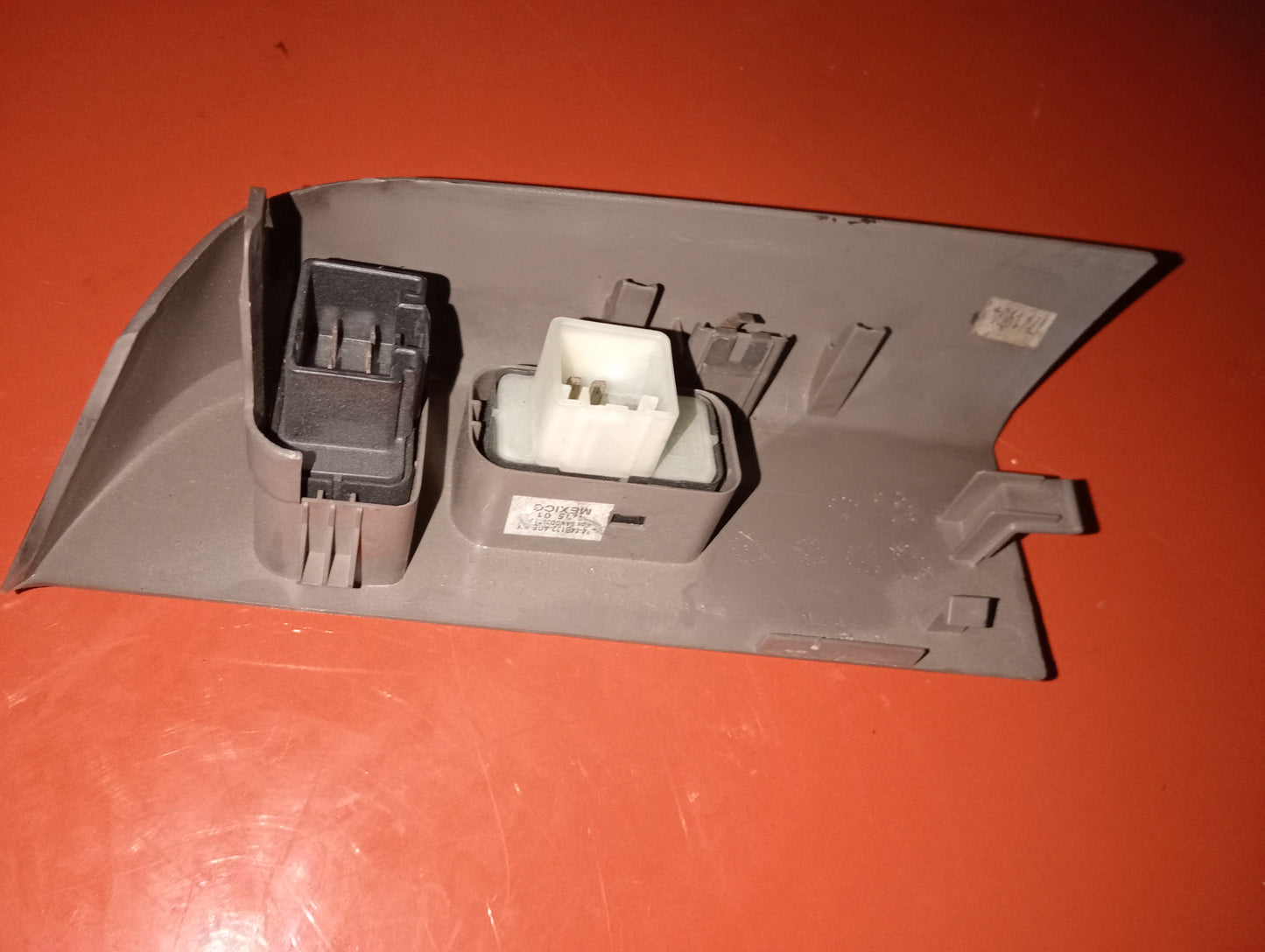 Ford Explorer | Eddie Bauer | Maroon | front passenger side power window switch