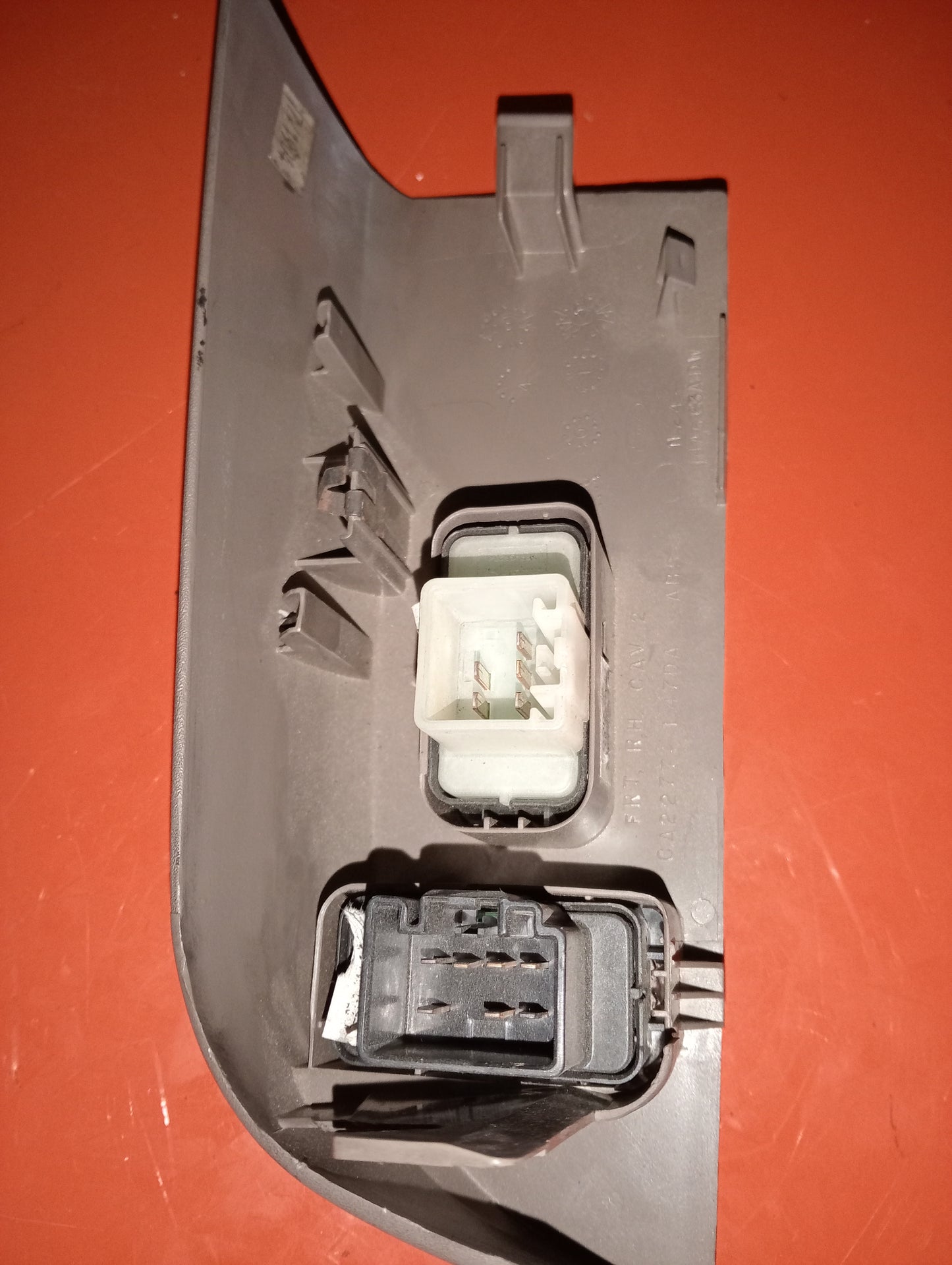 Ford Explorer | Eddie Bauer | Maroon | front passenger side power window switch