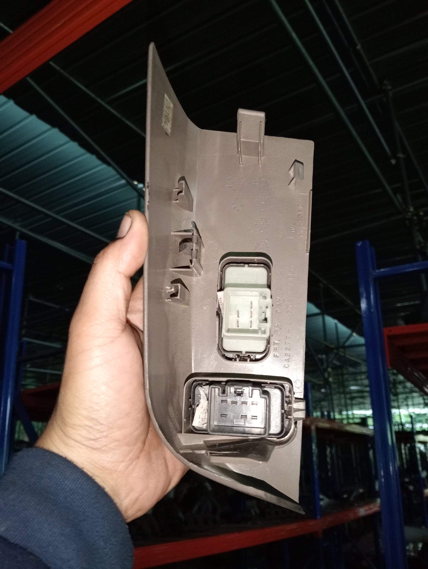 Ford Explorer | Eddie Bauer | Maroon | front passenger side power window switch