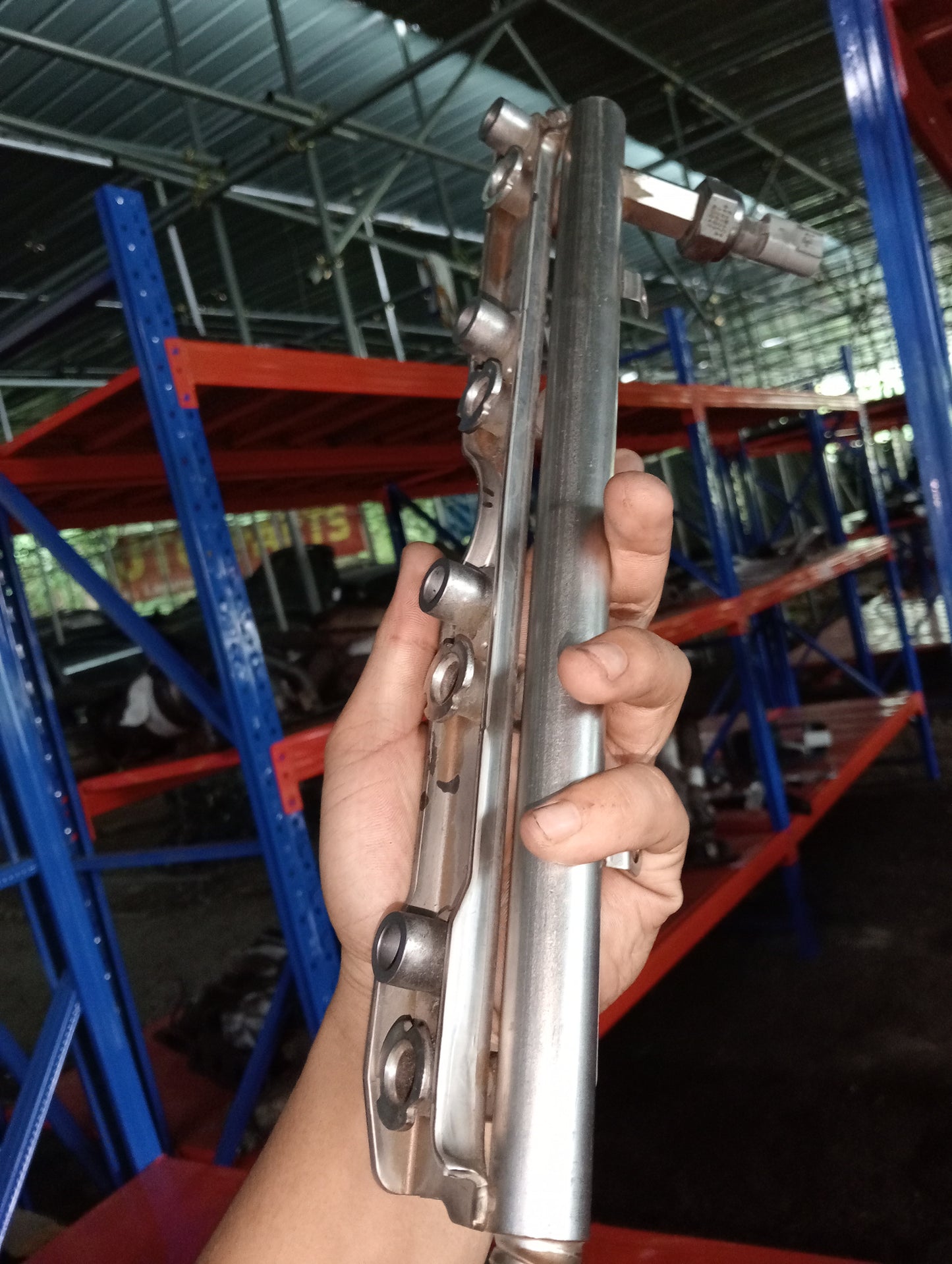Focus 1.6/ Fuel Injector Rail