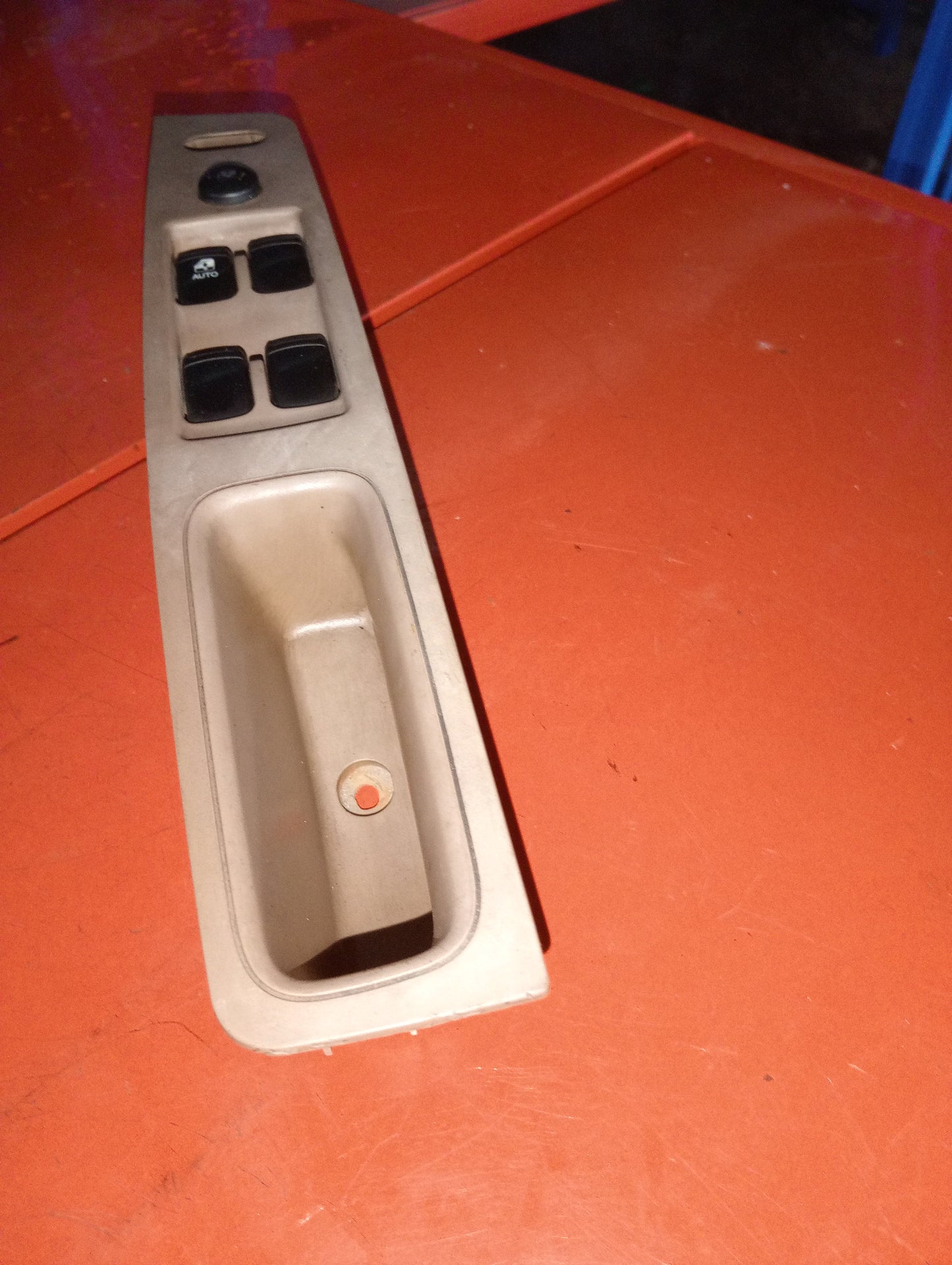 Optra 1.6 | Main switch |