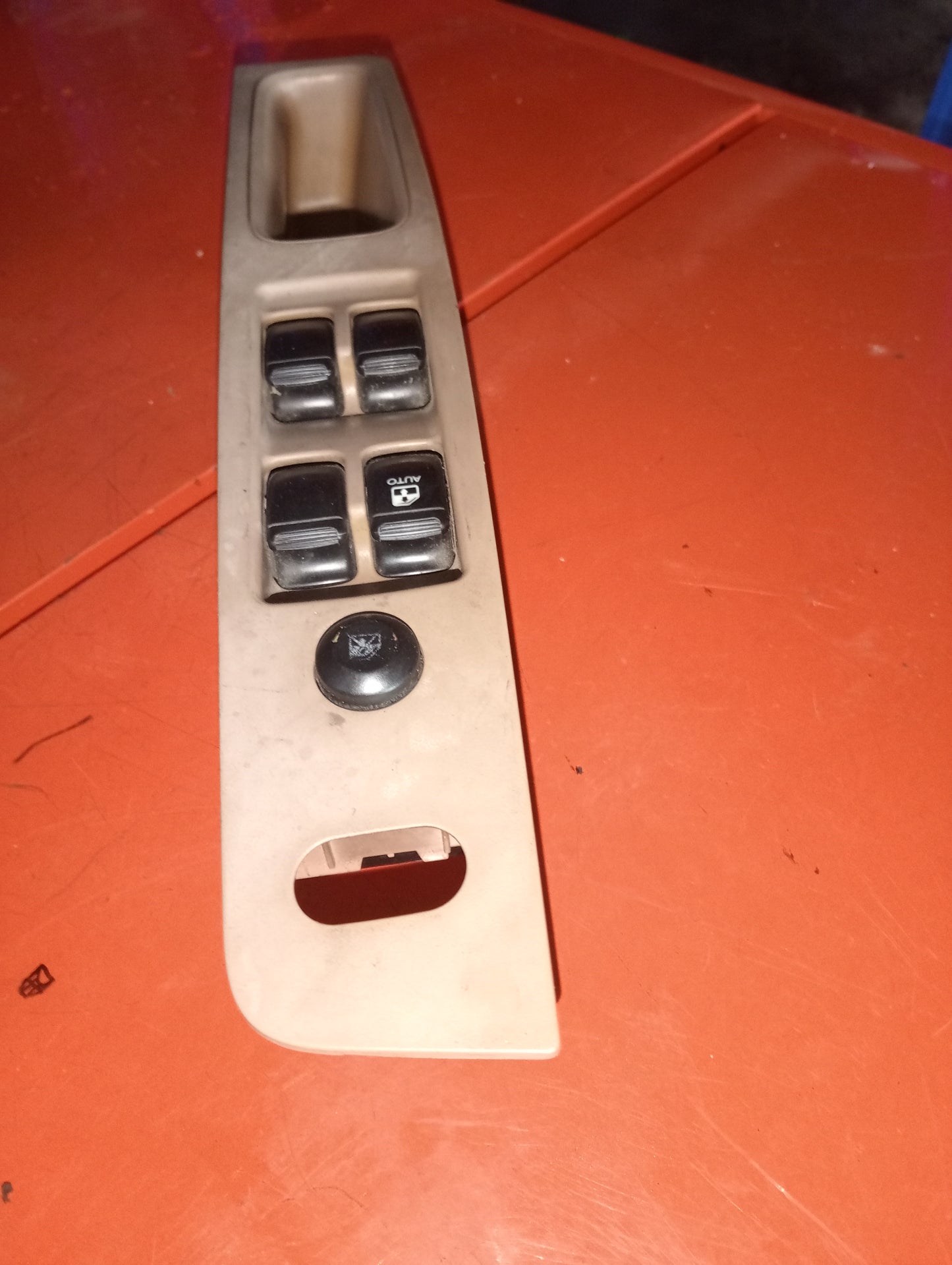 Optra 1.6 | Main switch |