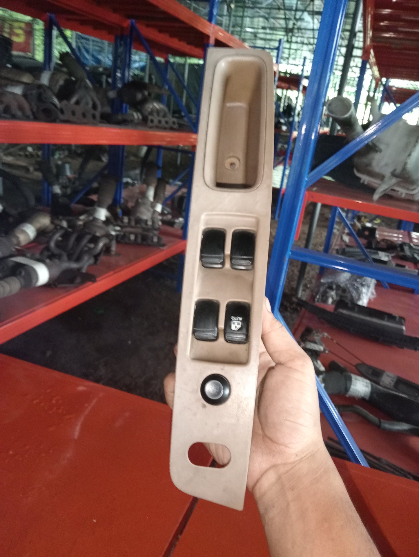 Optra 1.6 | Main switch |