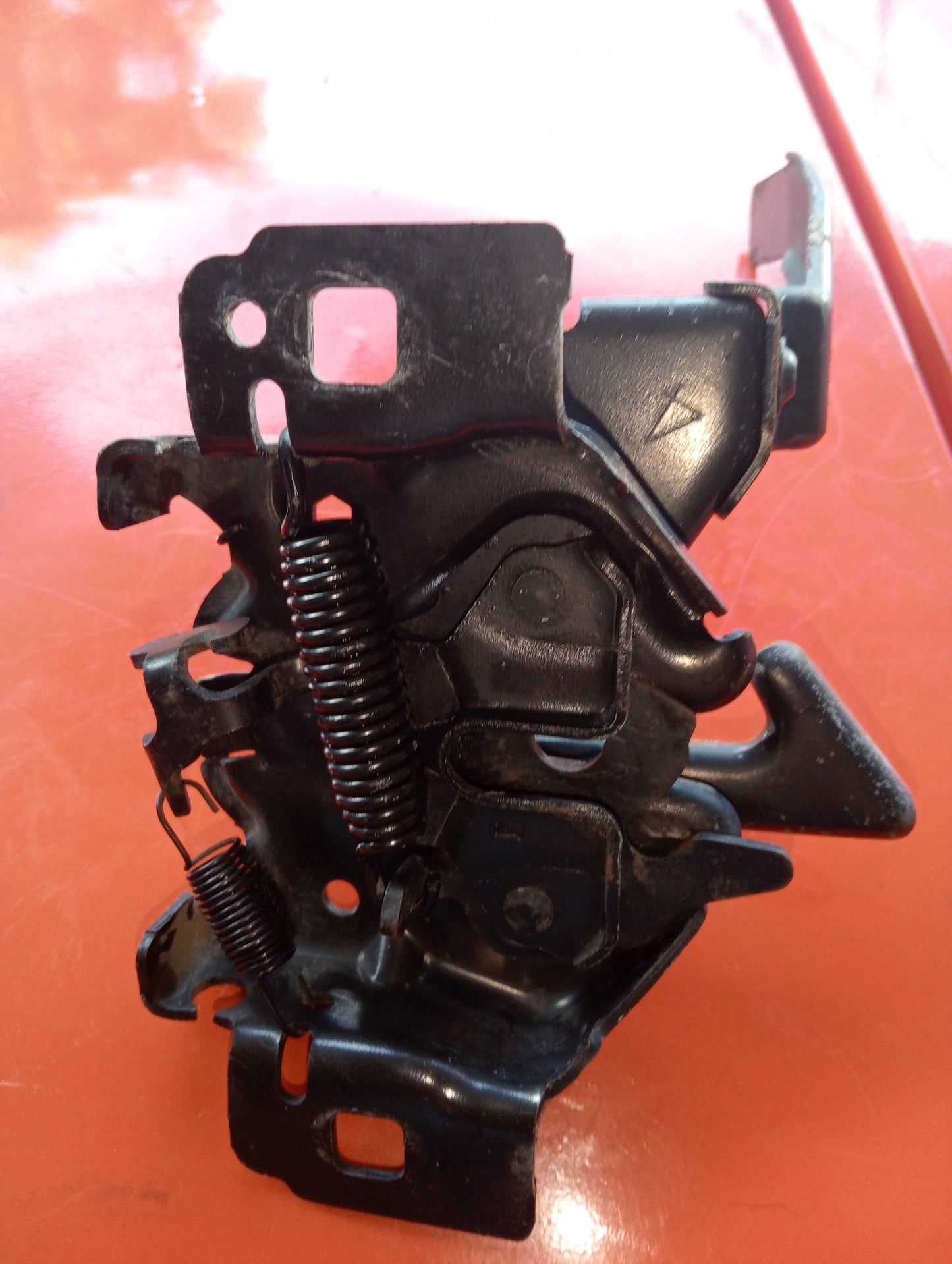 Ford Escape 2.0 Hood Lock