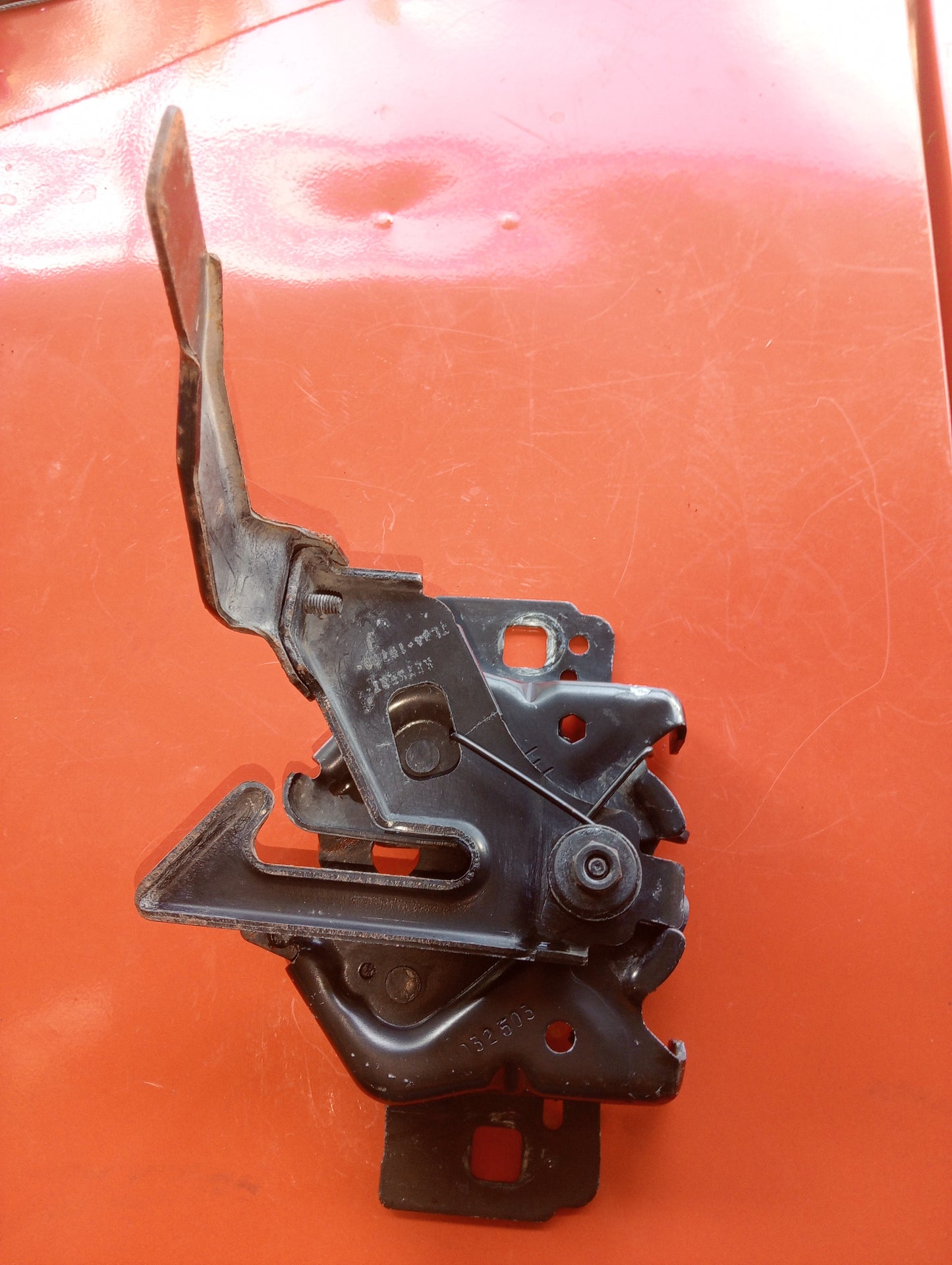 Ford Escape 2.0 Hood Lock