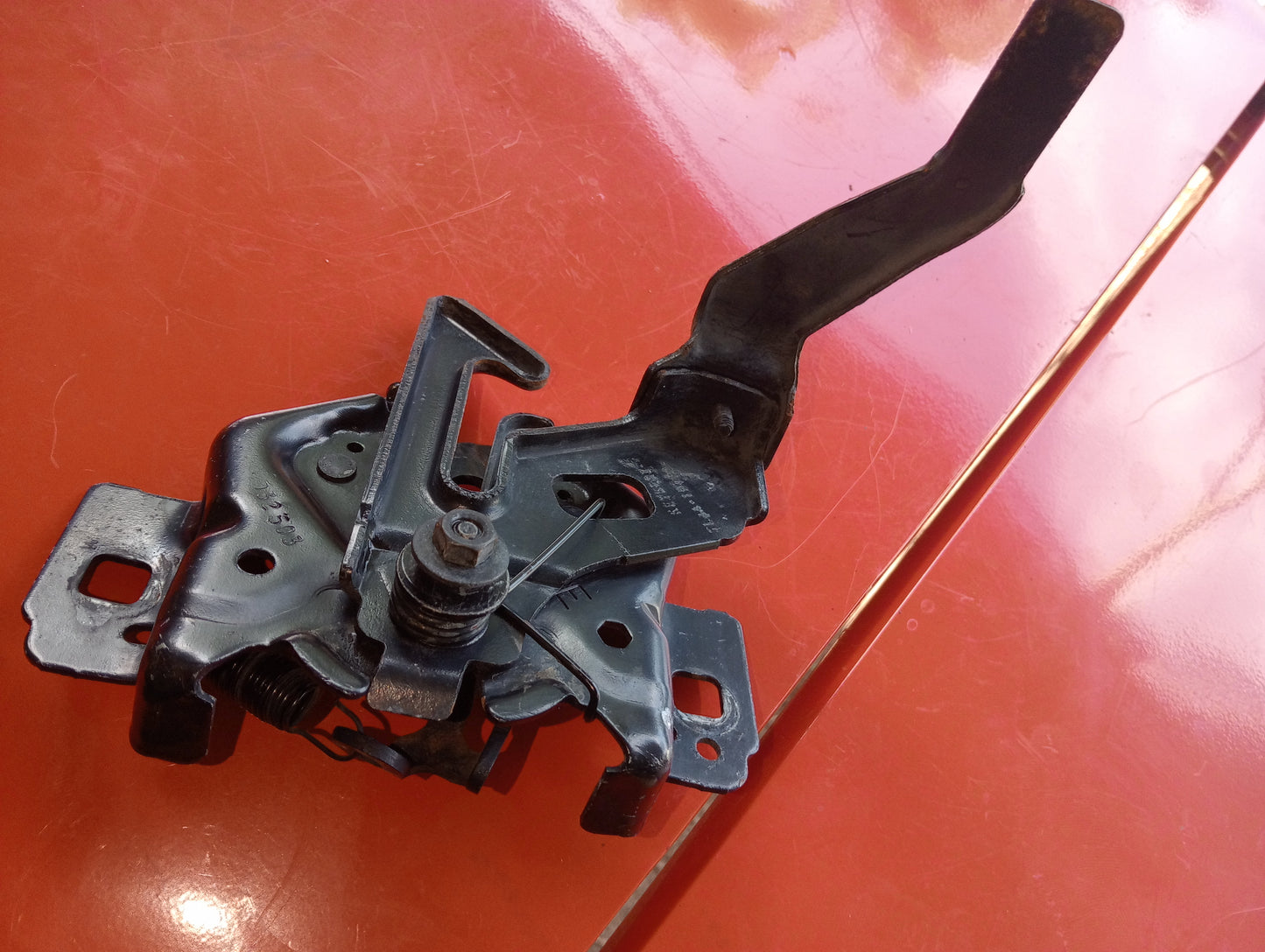 Ford Escape 2.0 Hood Lock