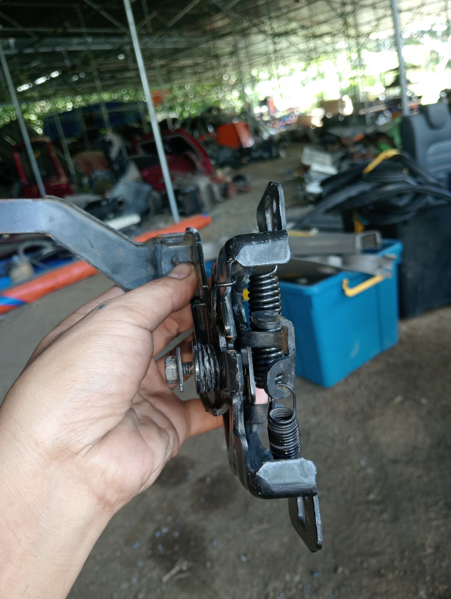 Ford Escape 2.0 Hood Lock