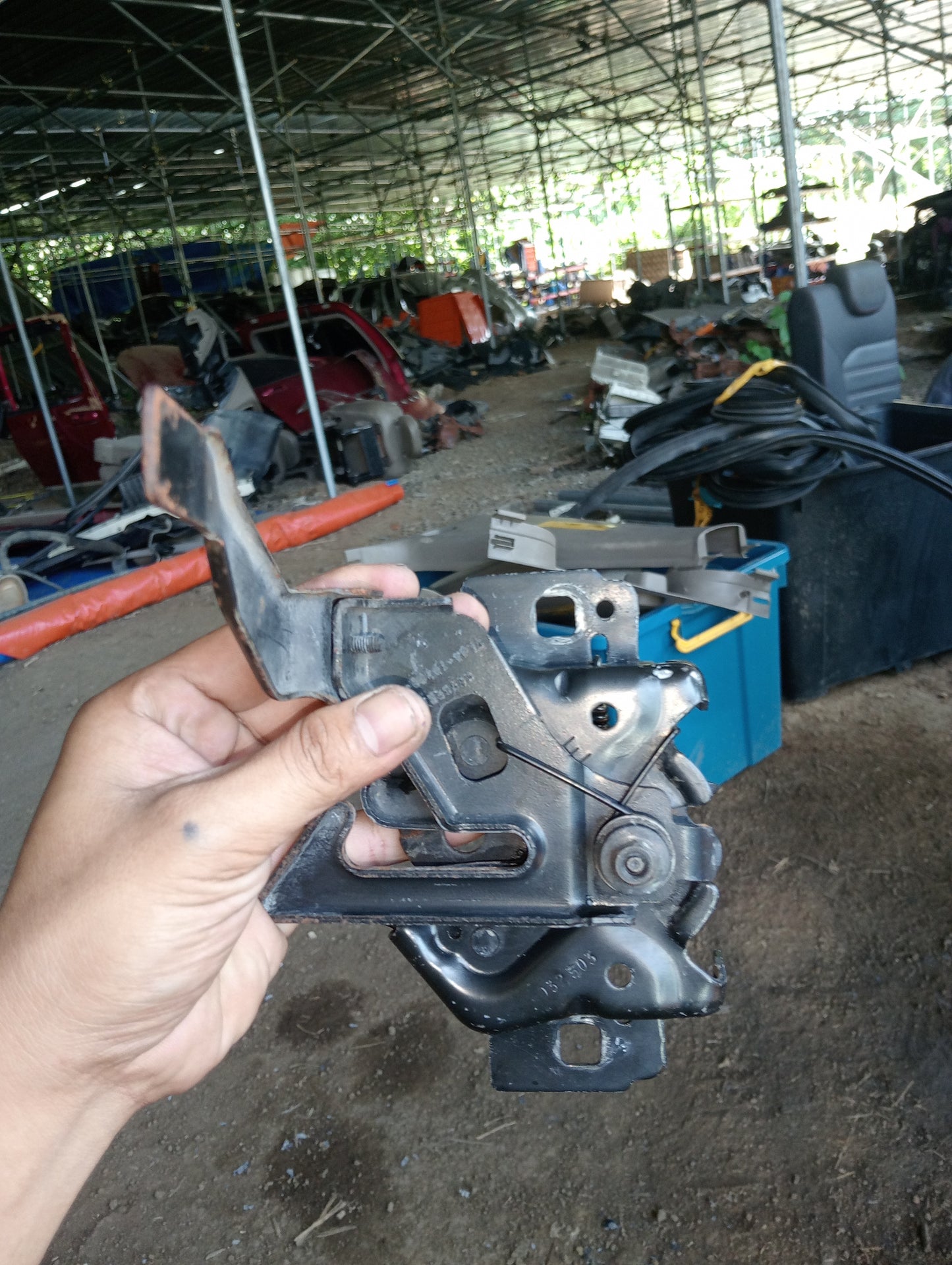 Ford Escape 2.0 Hood Lock