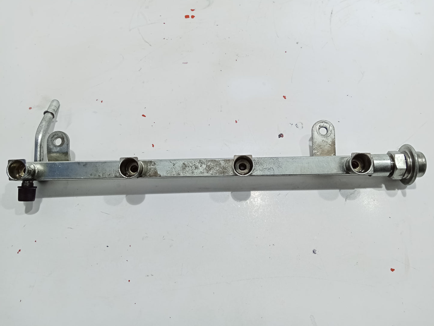 Chevrolet Captiva Fuel Rail GENUINE ORIGINAL SURPLUS