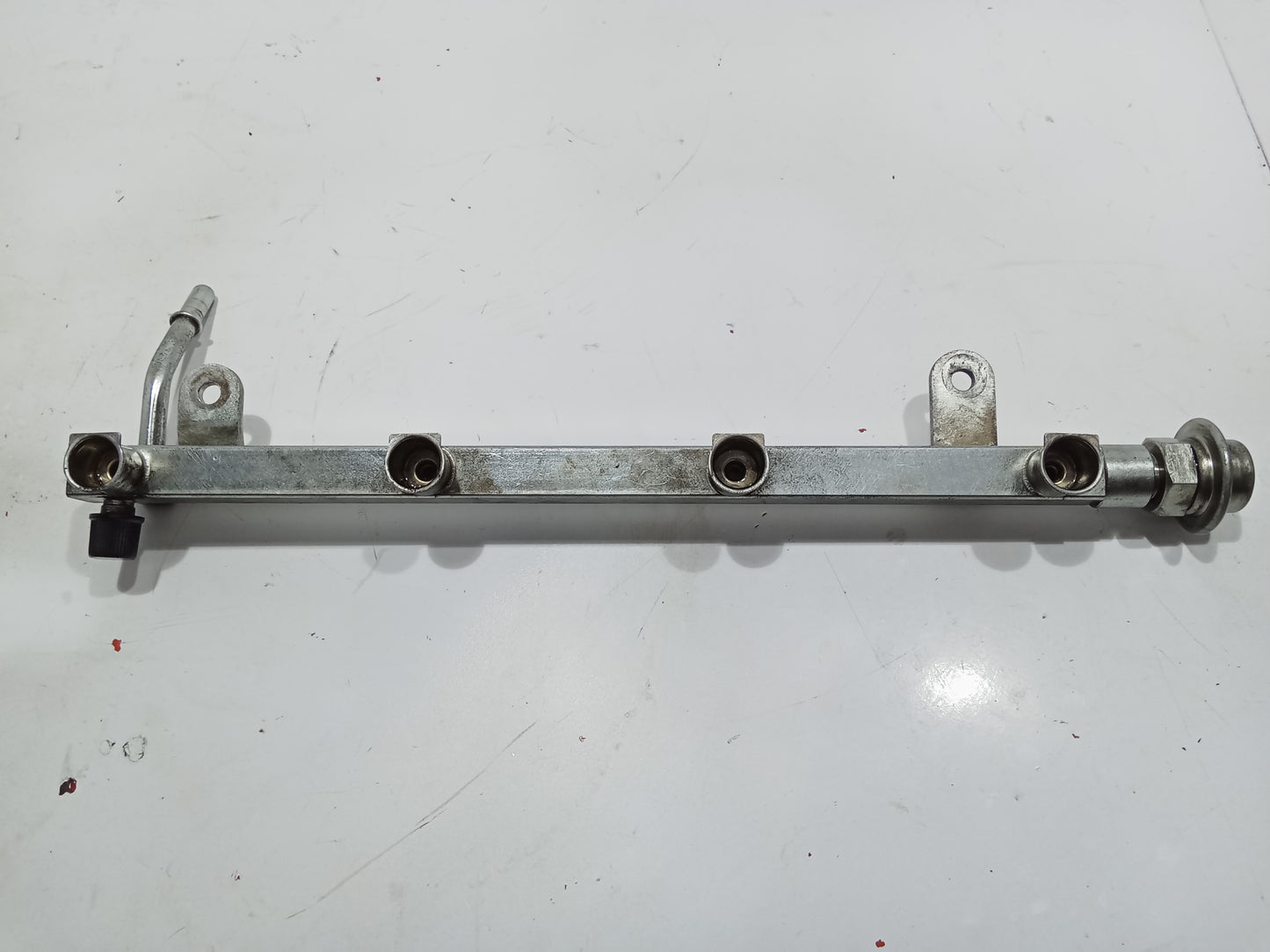 Chevrolet Captiva Fuel Rail GENUINE ORIGINAL SURPLUS