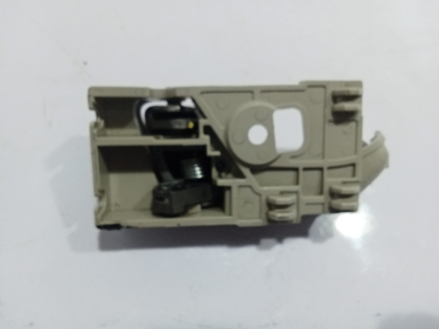 Chevrolet Trailblazer 2011 Front Passenger Side Inner Door Handle GENUINE ORIGINAL SURPLUS