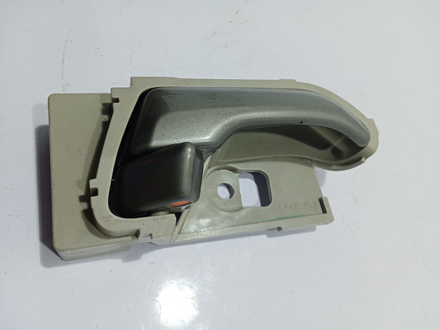 Chevrolet Trailblazer 2011 Front Passenger Side Inner Door Handle GENUINE ORIGINAL SURPLUS