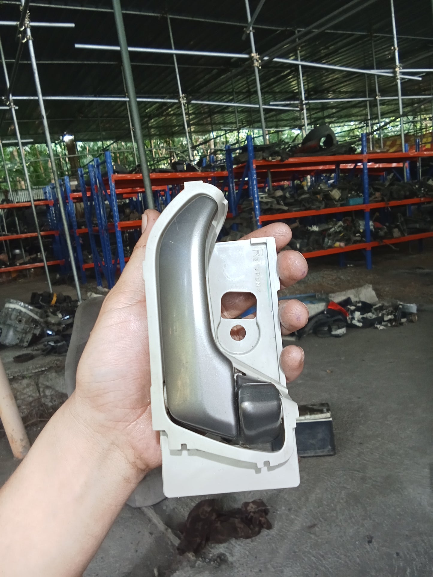 Chevrolet Trailblazer 2011 Front Passenger Side Inner Door Handle GENUINE ORIGINAL SURPLUS