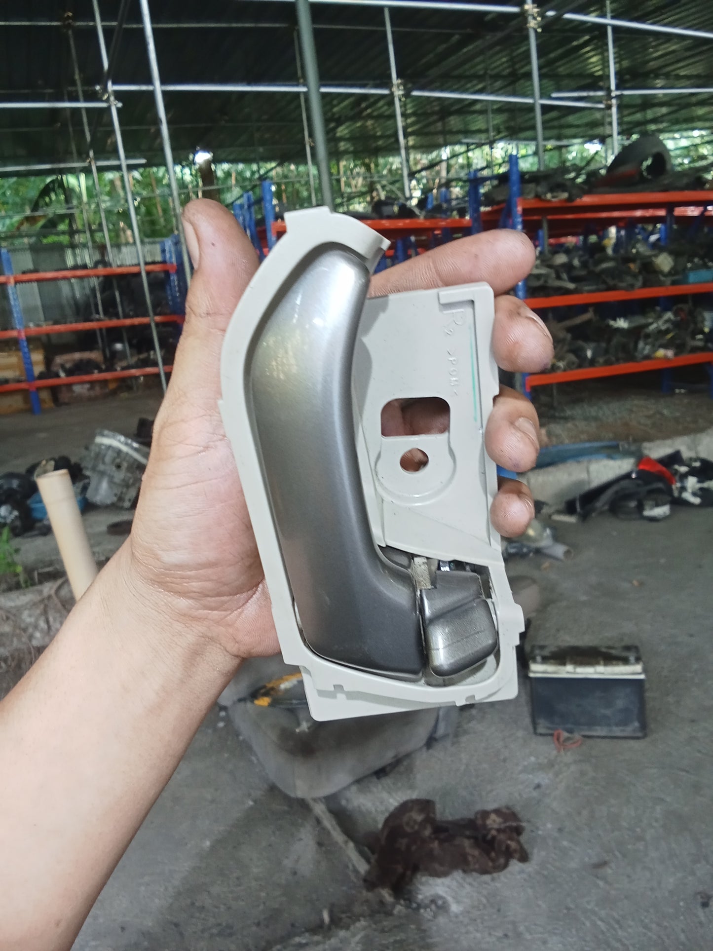 Chevrolet Trailblazer 2011 Front Passenger Side Inner Door Handle GENUINE ORIGINAL SURPLUS