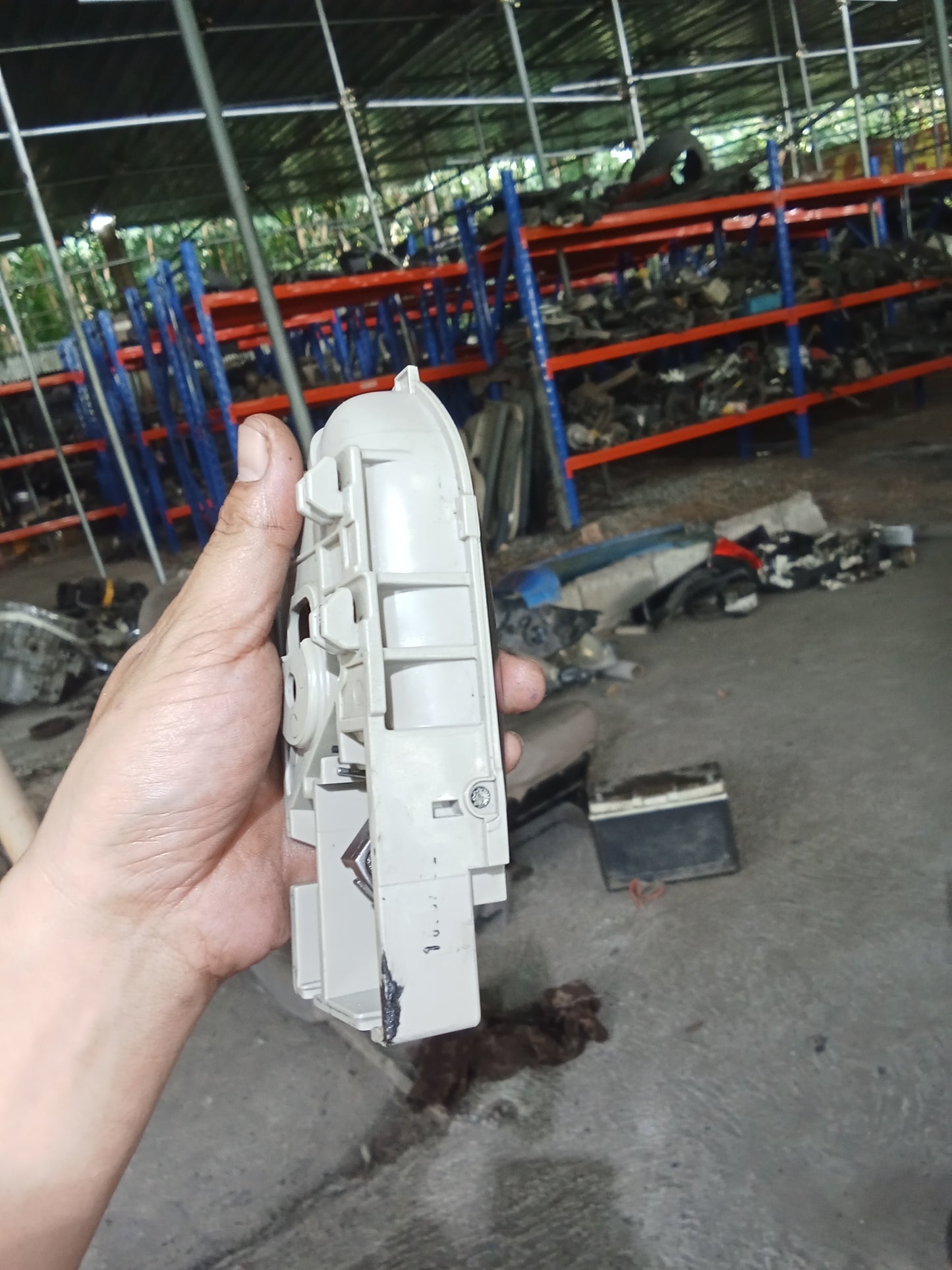 Chevrolet Trailblazer 2011 Front Passenger Side Inner Door Handle GENUINE ORIGINAL SURPLUS