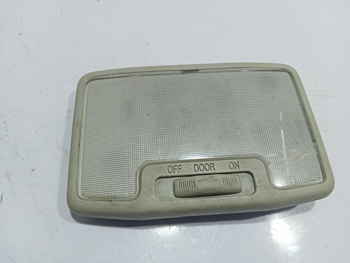Chevrolet Trailblazer 2011 Dome Light GENUINE ORIGINAL SURPLUS