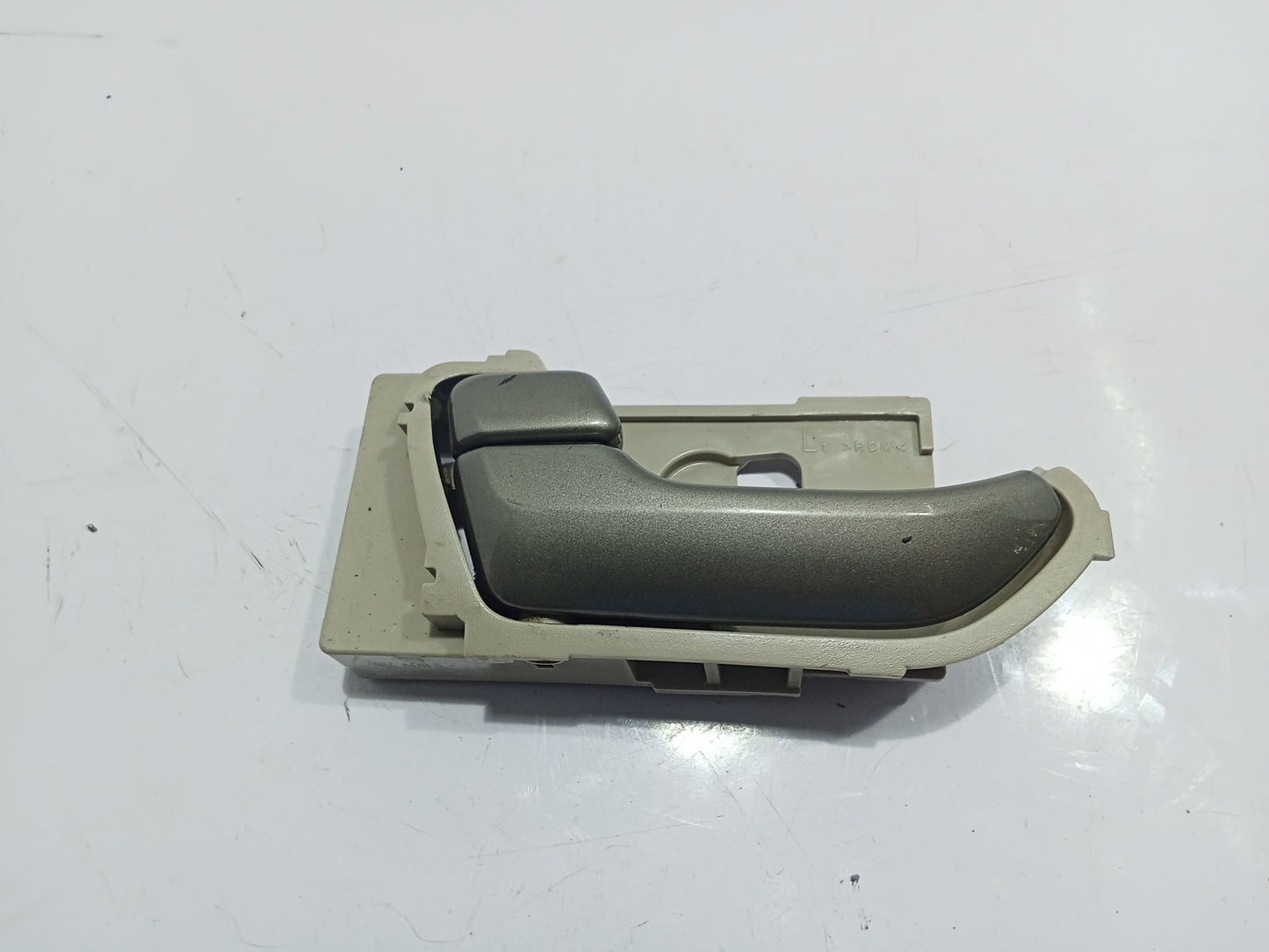 Chevrolet Trailblazer 2011 Front Driver Side Inner Door Handle GENUINE ORIGINAL SURPLUS