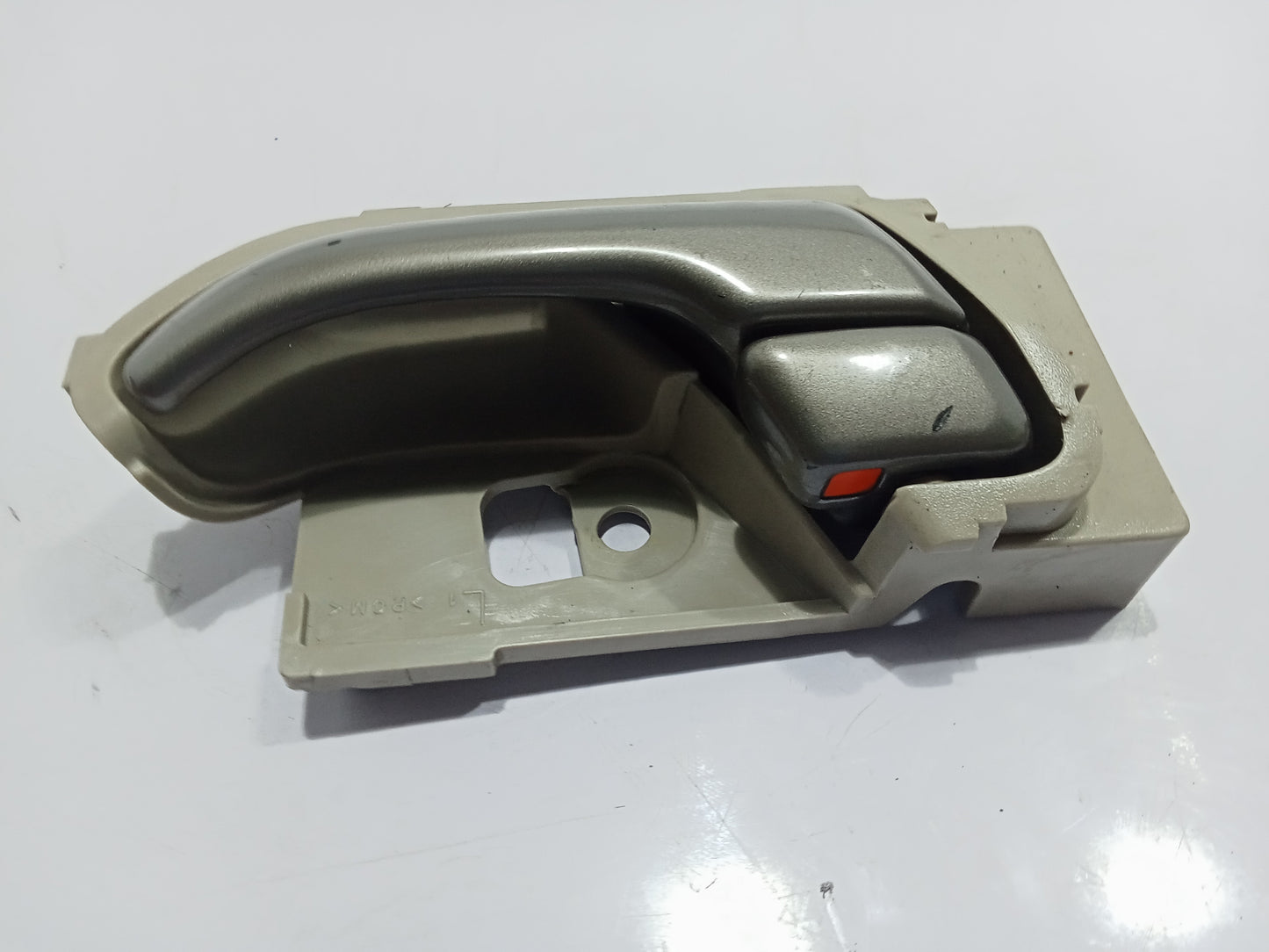 Chevrolet Trailblazer 2011 Front Driver Side Inner Door Handle GENUINE ORIGINAL SURPLUS