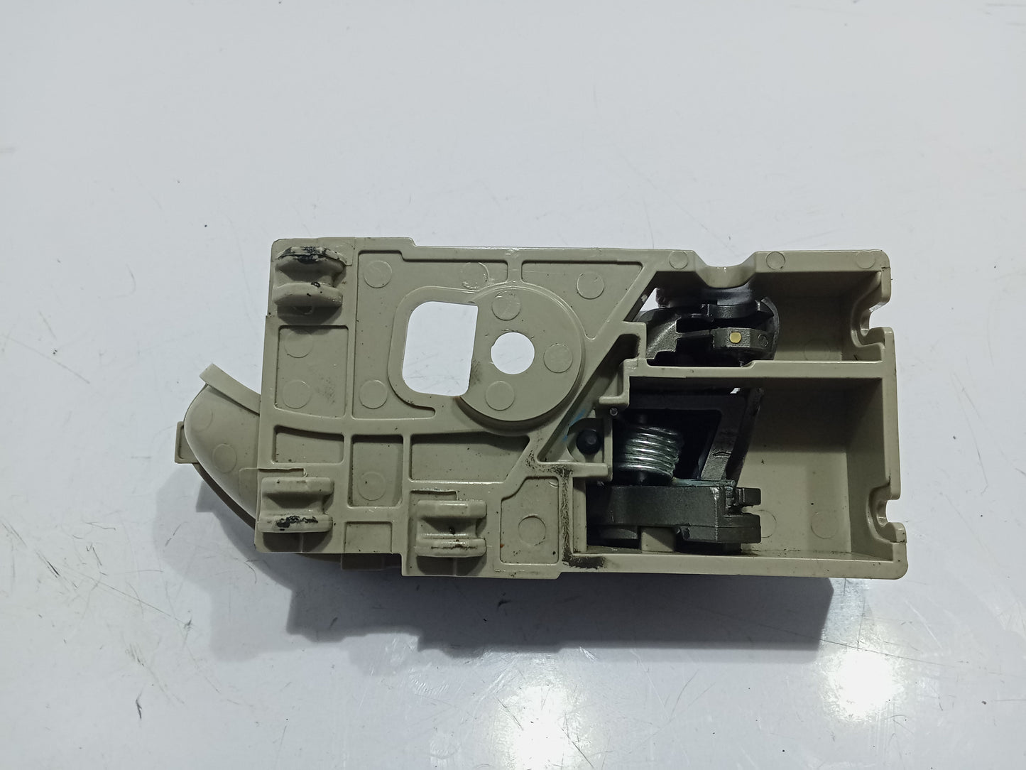Chevrolet Trailblazer 2011 Front Driver Side Inner Door Handle GENUINE ORIGINAL SURPLUS