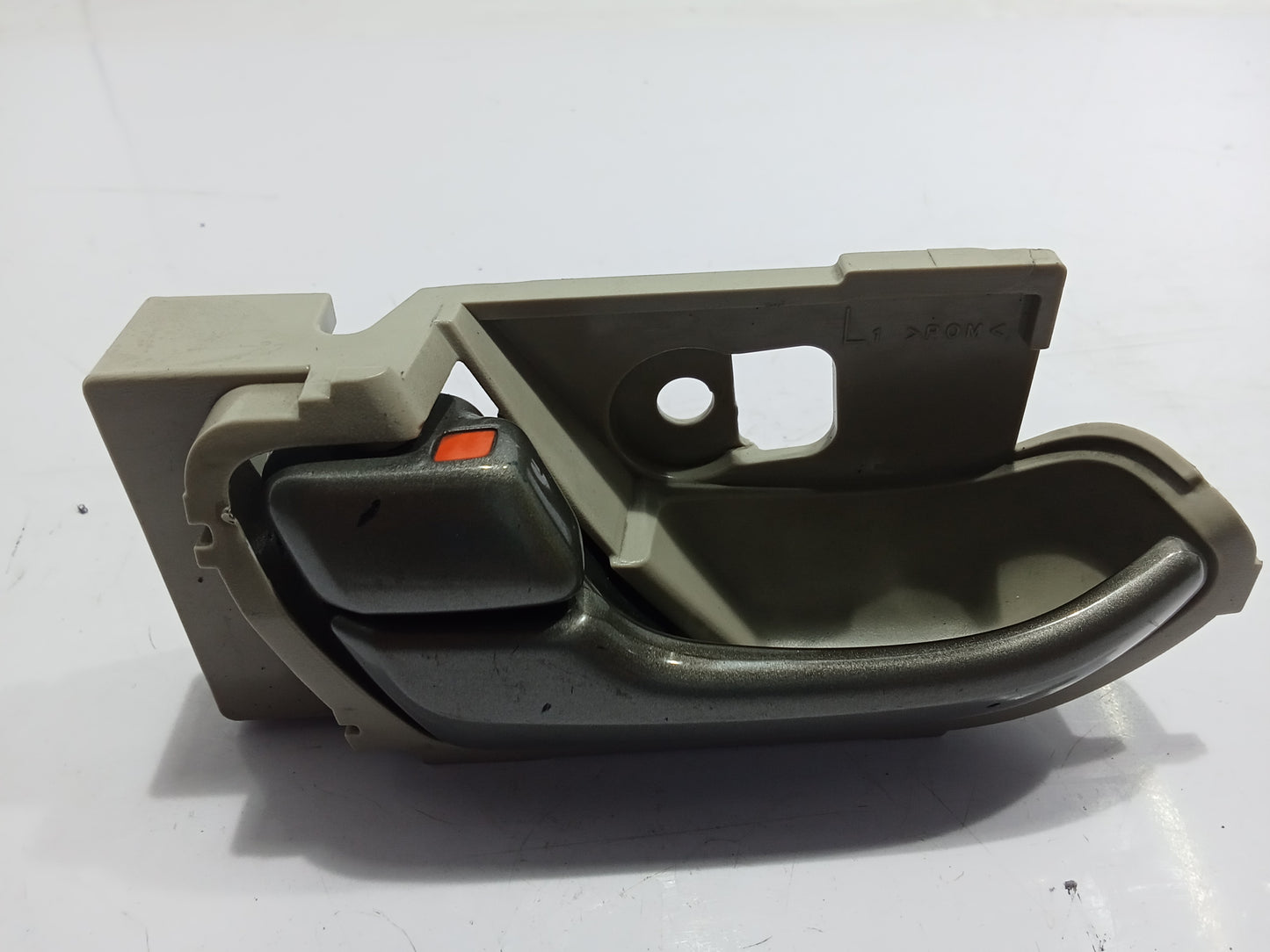 Chevrolet Trailblazer 2011 Front Driver Side Inner Door Handle GENUINE ORIGINAL SURPLUS