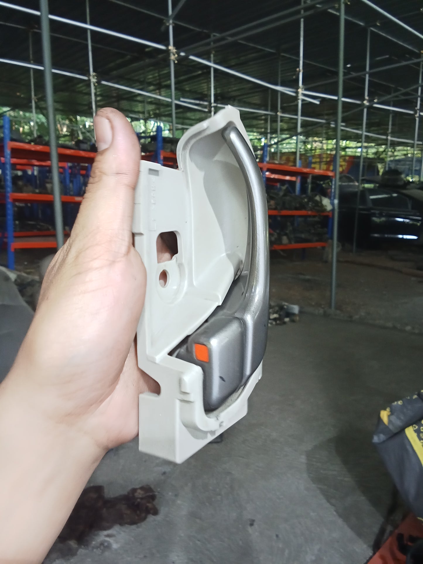 Chevrolet Trailblazer 2011 Front Driver Side Inner Door Handle GENUINE ORIGINAL SURPLUS
