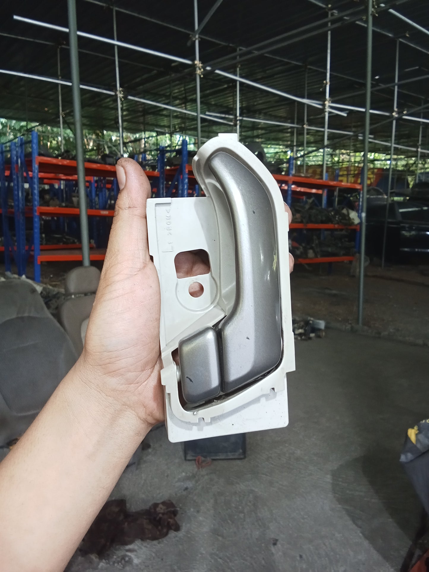Chevrolet Trailblazer 2011 Front Driver Side Inner Door Handle GENUINE ORIGINAL SURPLUS