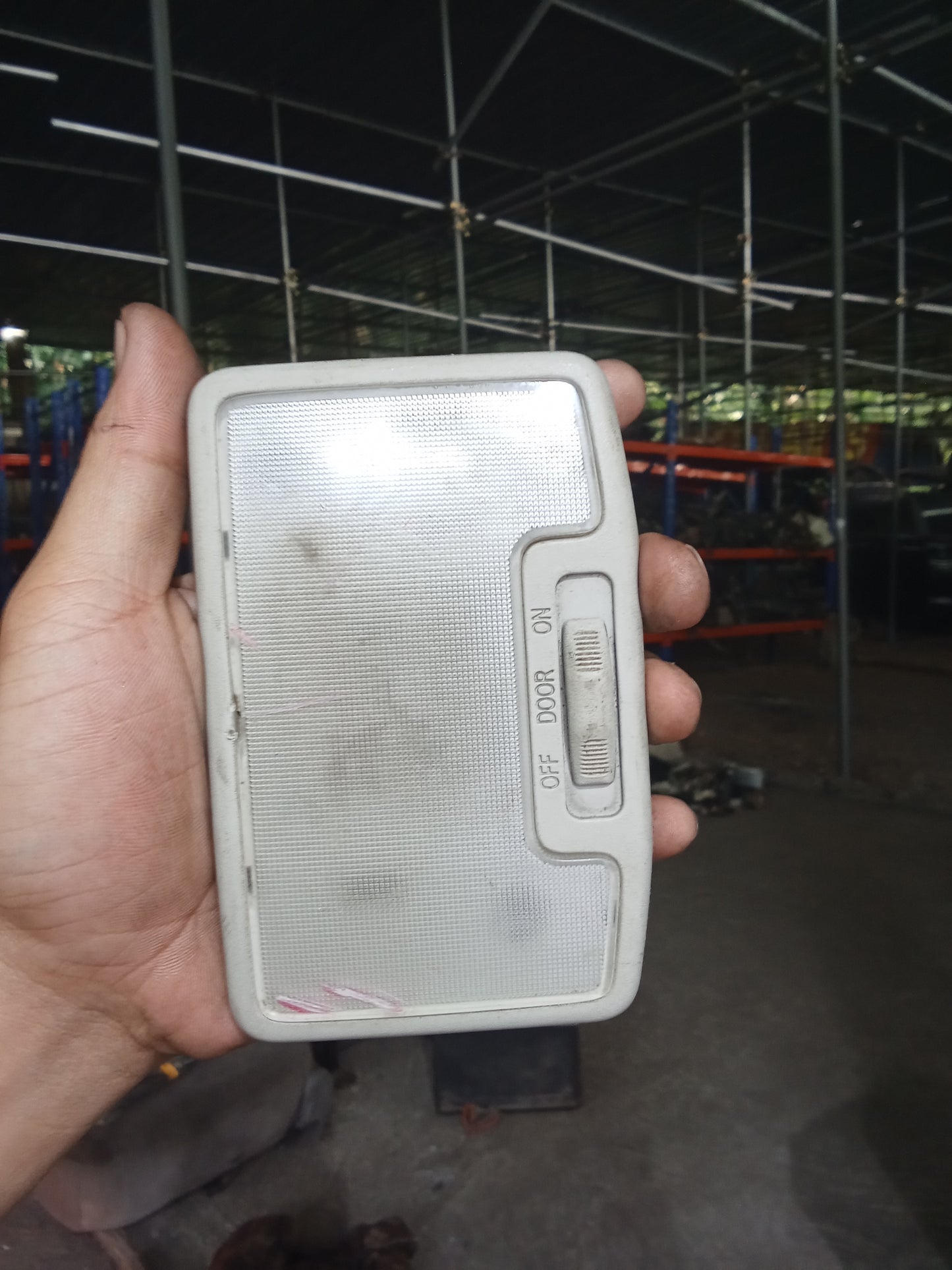 Chevrolet Trailblazer 2011 Dome Light GENUINE ORIGINAL SURPLUS