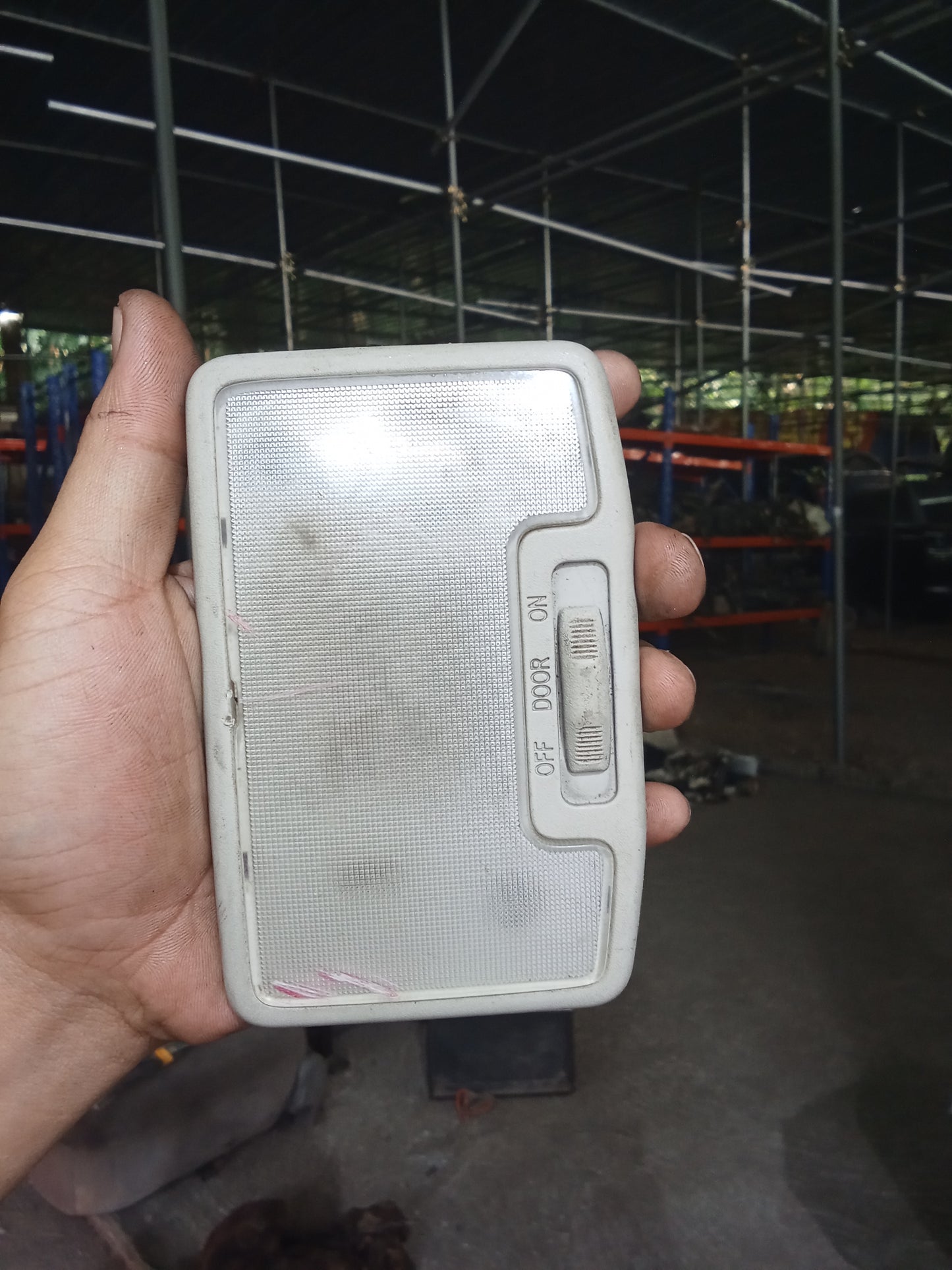 Chevrolet Trailblazer 2011 Dome Light GENUINE ORIGINAL SURPLUS