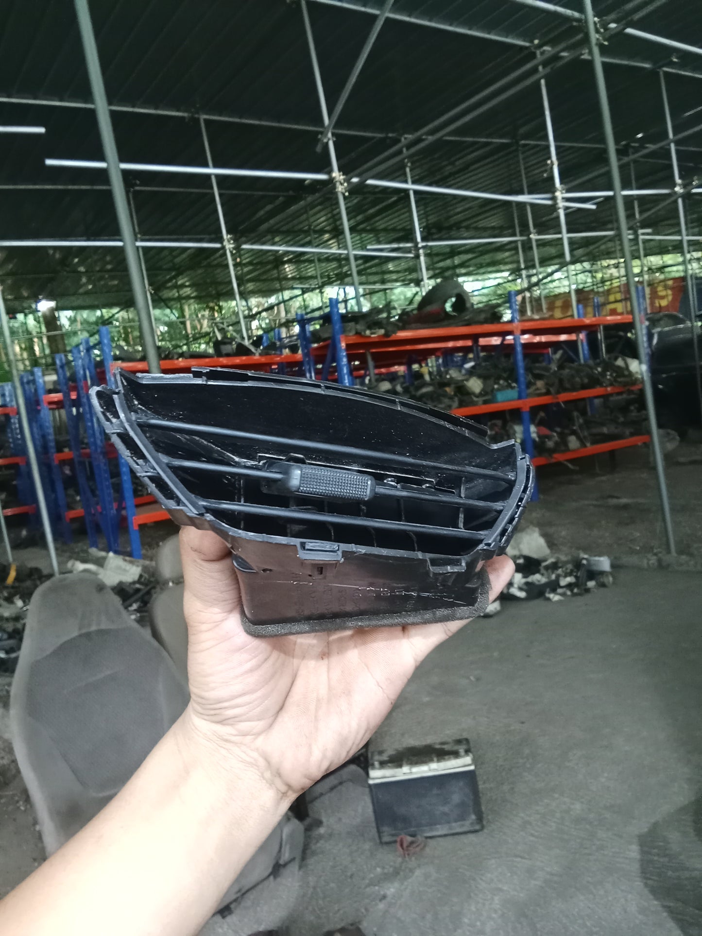 Chevrolet Trailblazer 2011 Front Passenger Side AC Louver GENUINE ORIGINAL SURPLUS