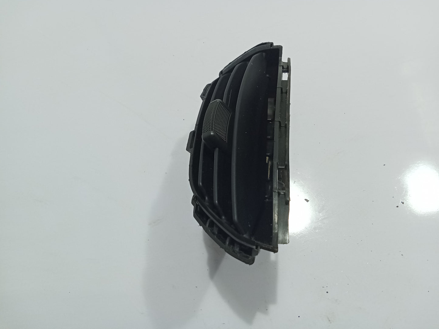 Chevrolet Trailblazer 2011 Front Driver Side AC Louver GENUINE ORIGINAL SURPLUS