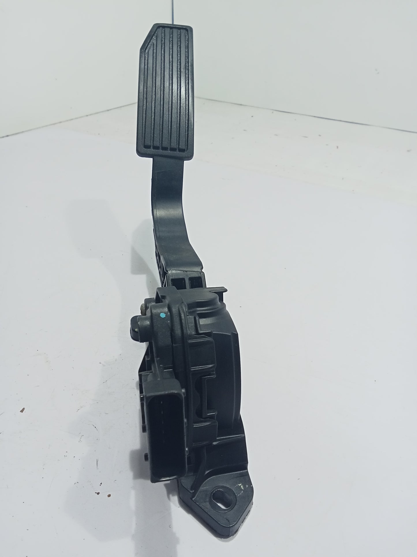 Chevrolet Trailblazer 2011 Accelerator Pedal GENUINE ORIGINAL SURPLUS