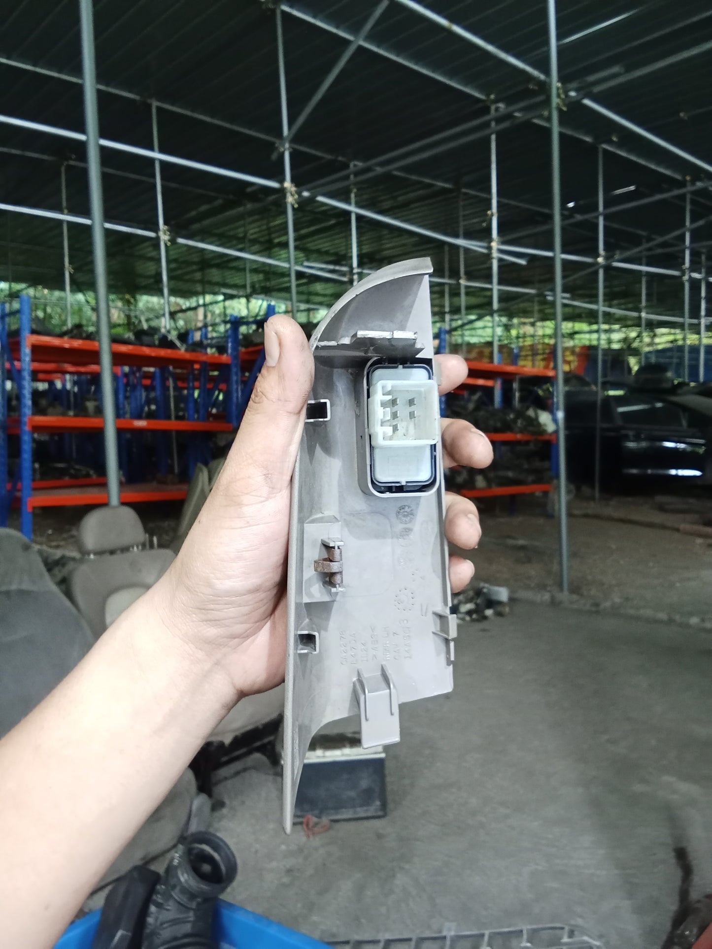 Ford Explorer 2005 Eddie Bauer Rear Driver Side Window Switch GENUINE ORIGINAL SURPLUS