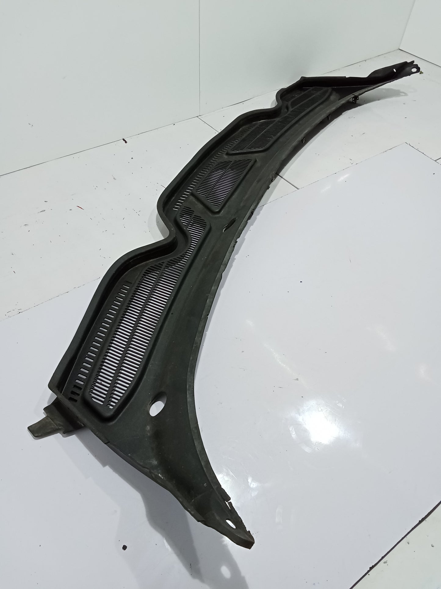 Ford Explorer 2005 Eddie Bauer Cowl Cover GENUINE ORIGINAL SURPLUS