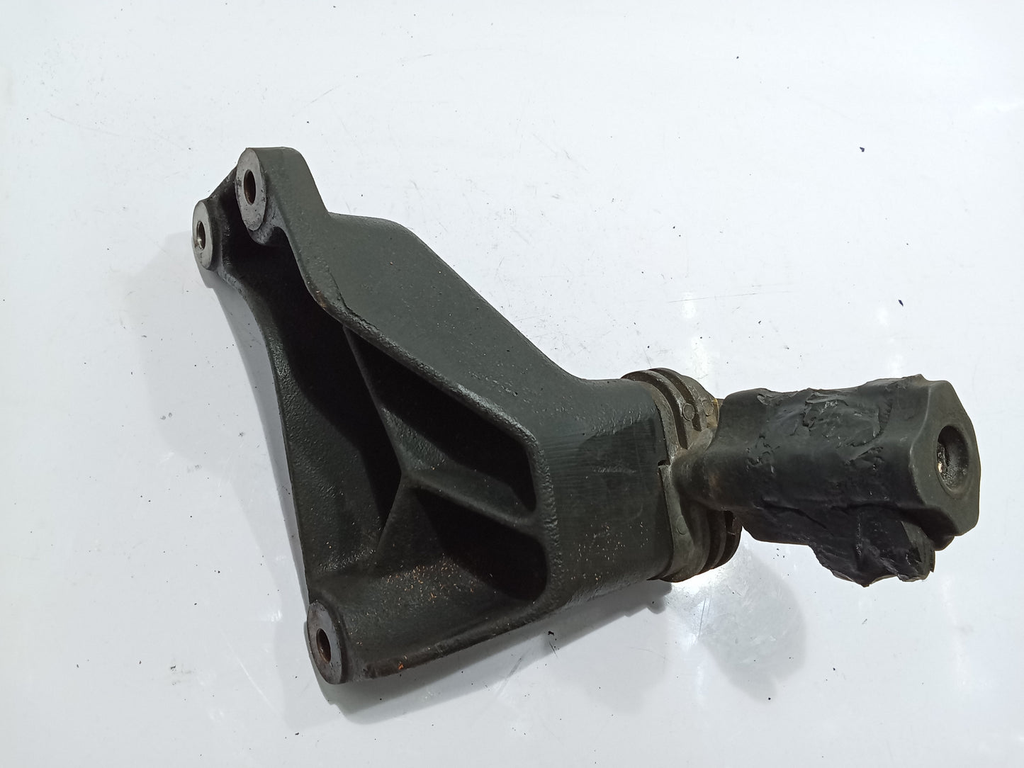 Chevrolet Optra 1.6 2003  Trans mission Engine Support Bracket GENUINE ORIGINAL SURPLUS