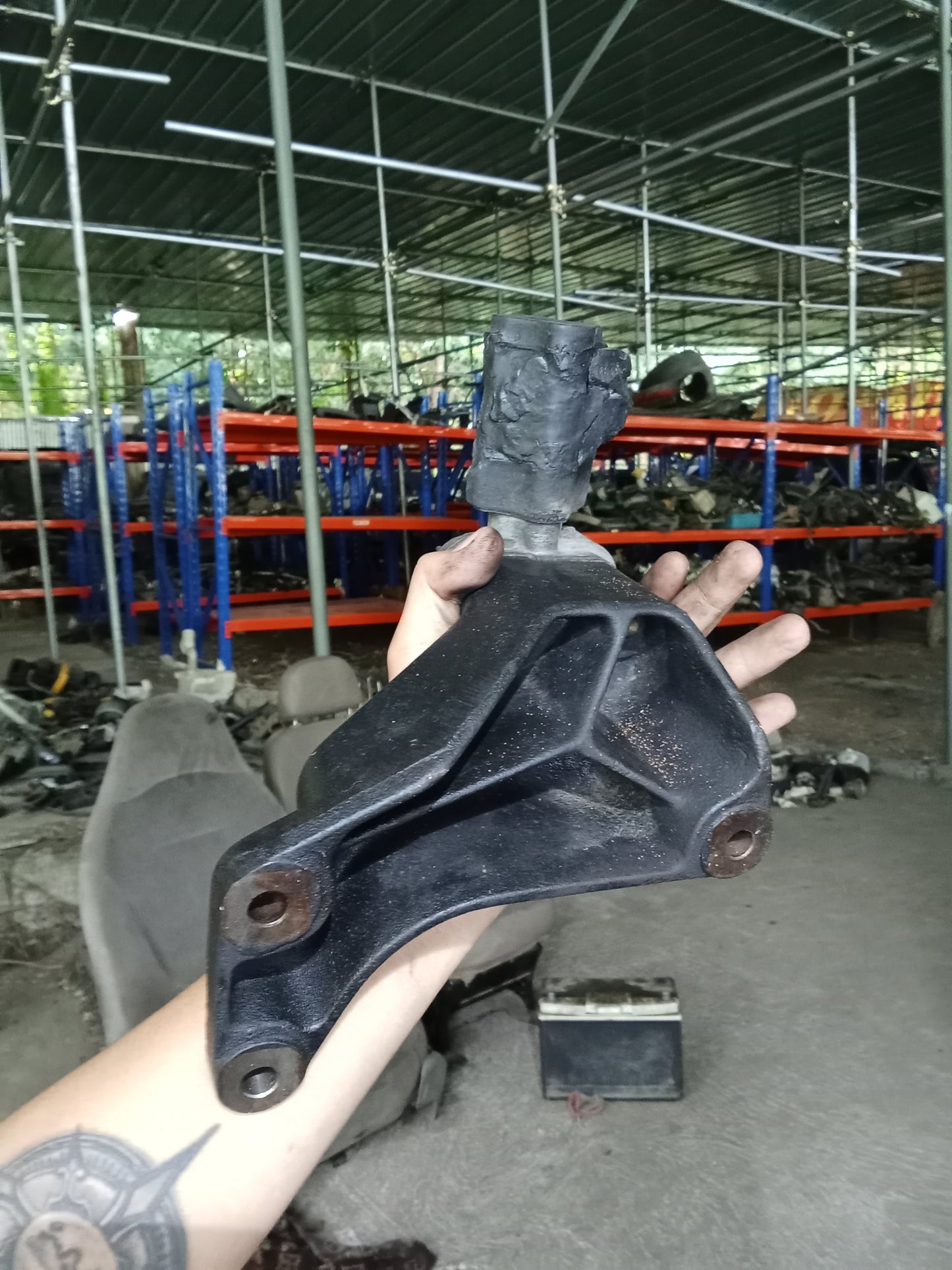 Chevrolet Optra 1.6 2003  Trans mission Engine Support Bracket GENUINE ORIGINAL SURPLUS