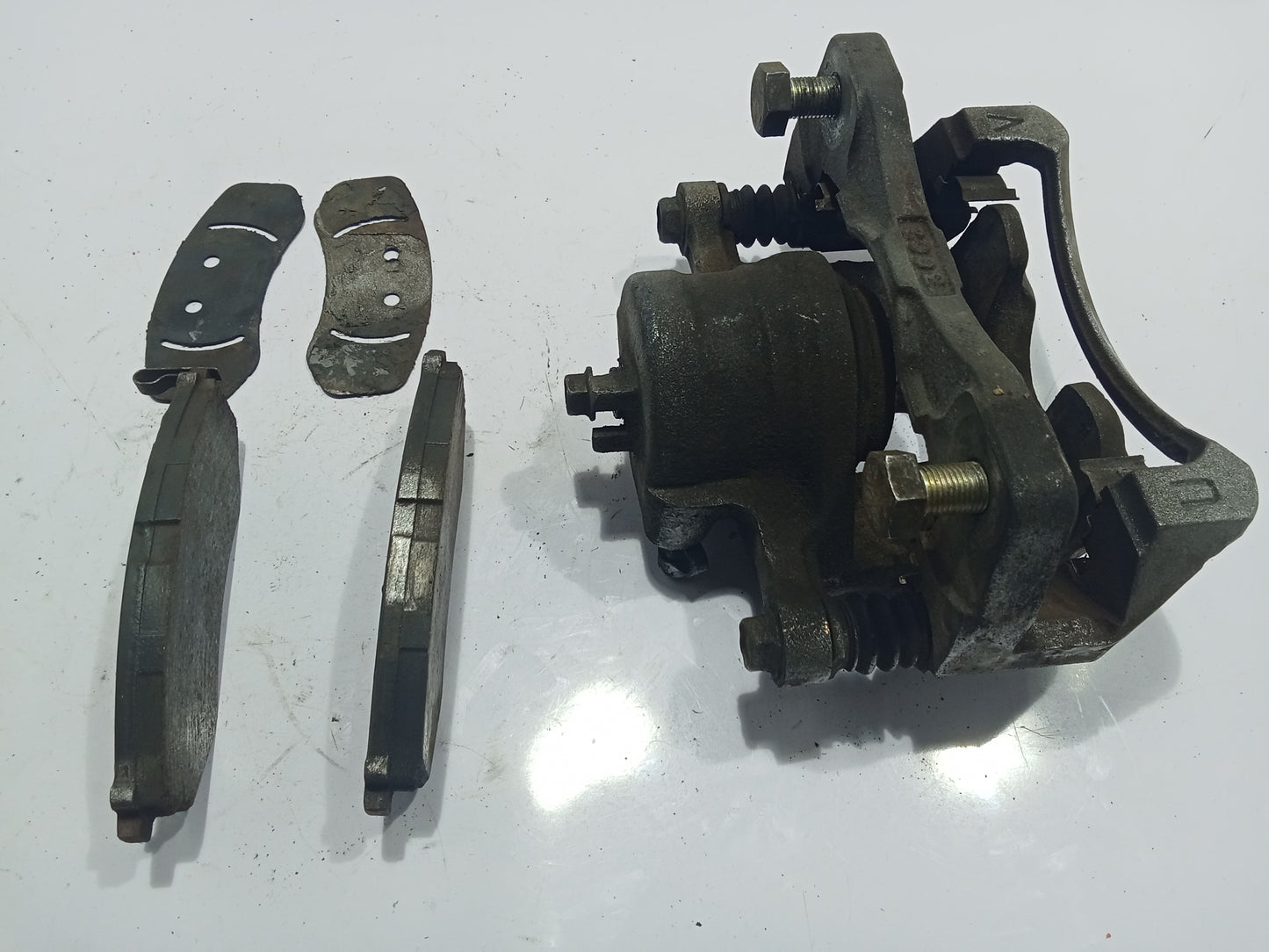 Chevrolet Optra 1.6 2003 Front Driver Side Brake Caliper GENUINE ORIGINAL SURPLUS