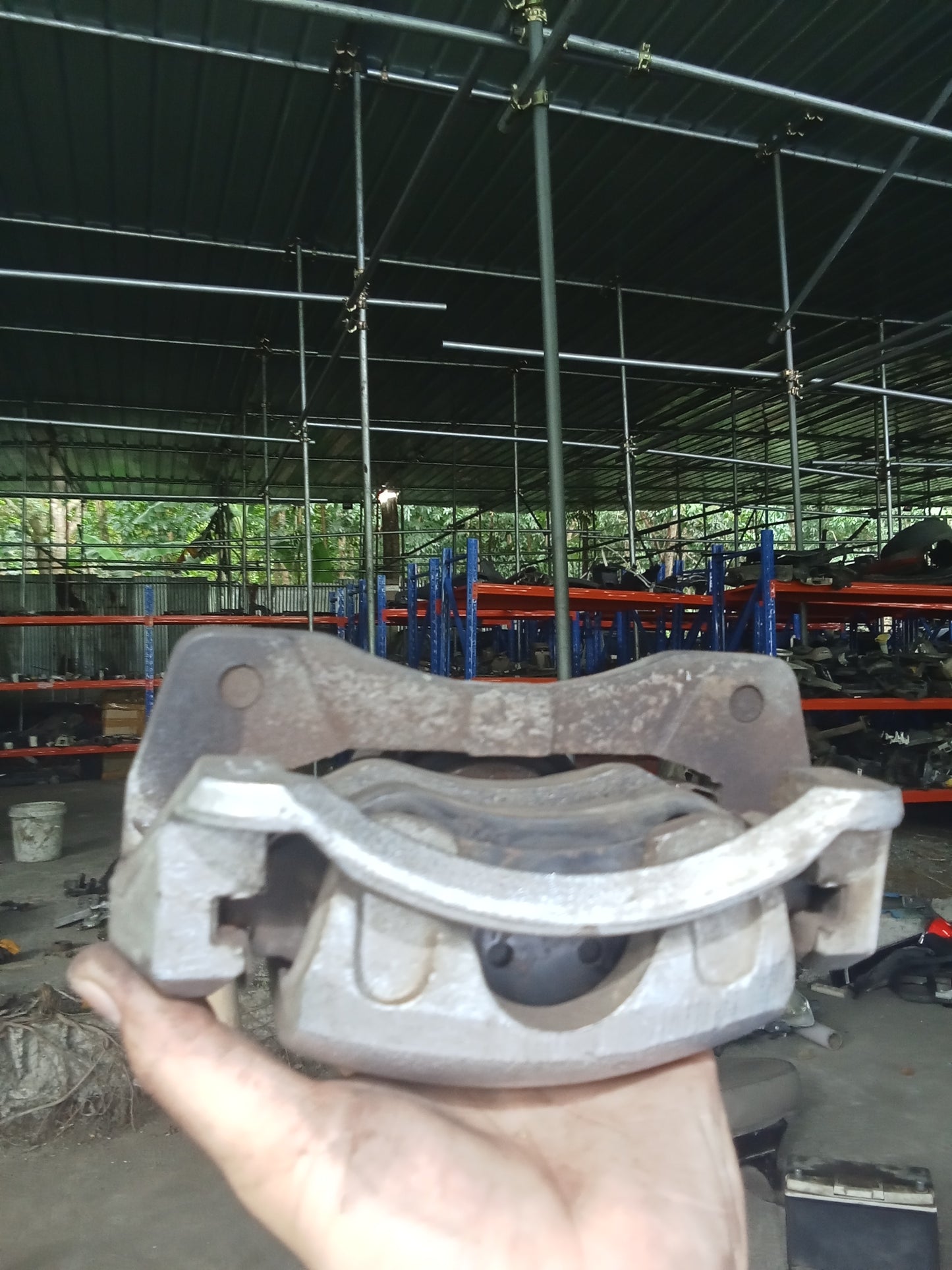 Chevrolet Optra 1.6 2003 Front Driver Side Brake Caliper GENUINE ORIGINAL SURPLUS
