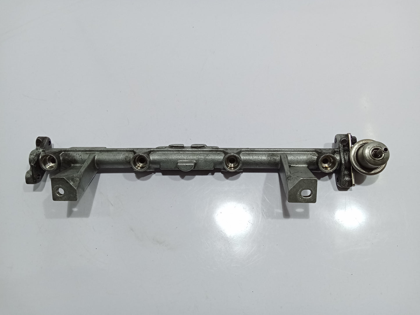 Ford Escape 2.0 Fuel Rail GENUINE ORIGINAL SURPLUS