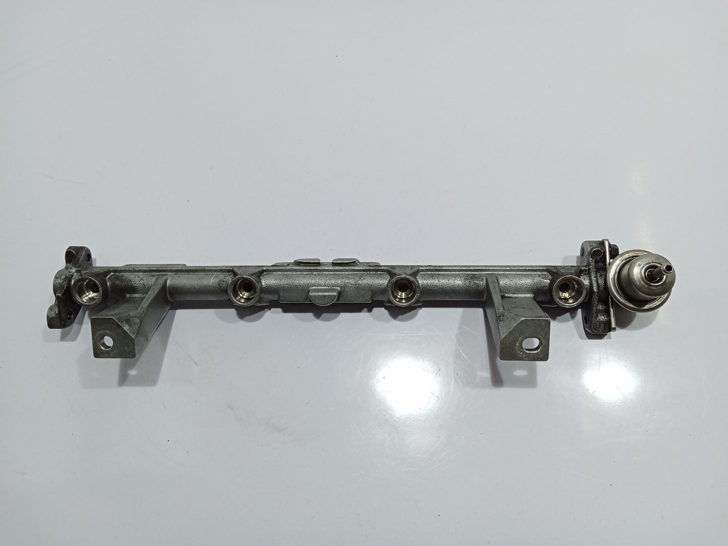 Ford Escape 2.0 Fuel Rail GENUINE ORIGINAL SURPLUS