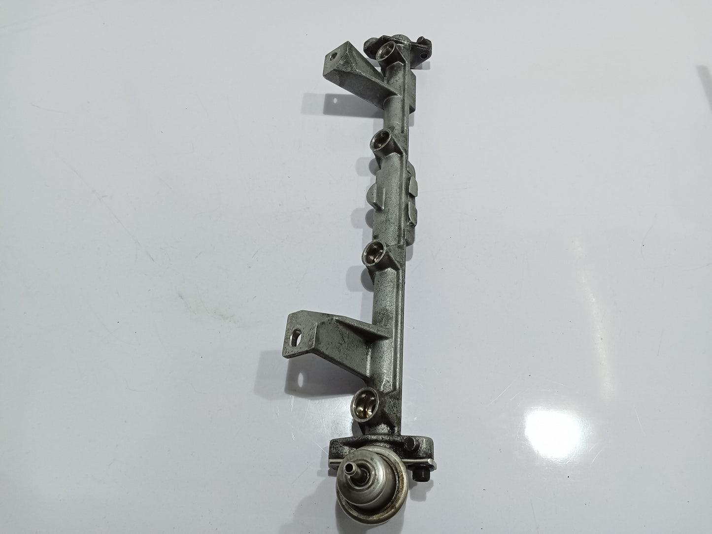 Ford Escape 2.0 Fuel Rail GENUINE ORIGINAL SURPLUS