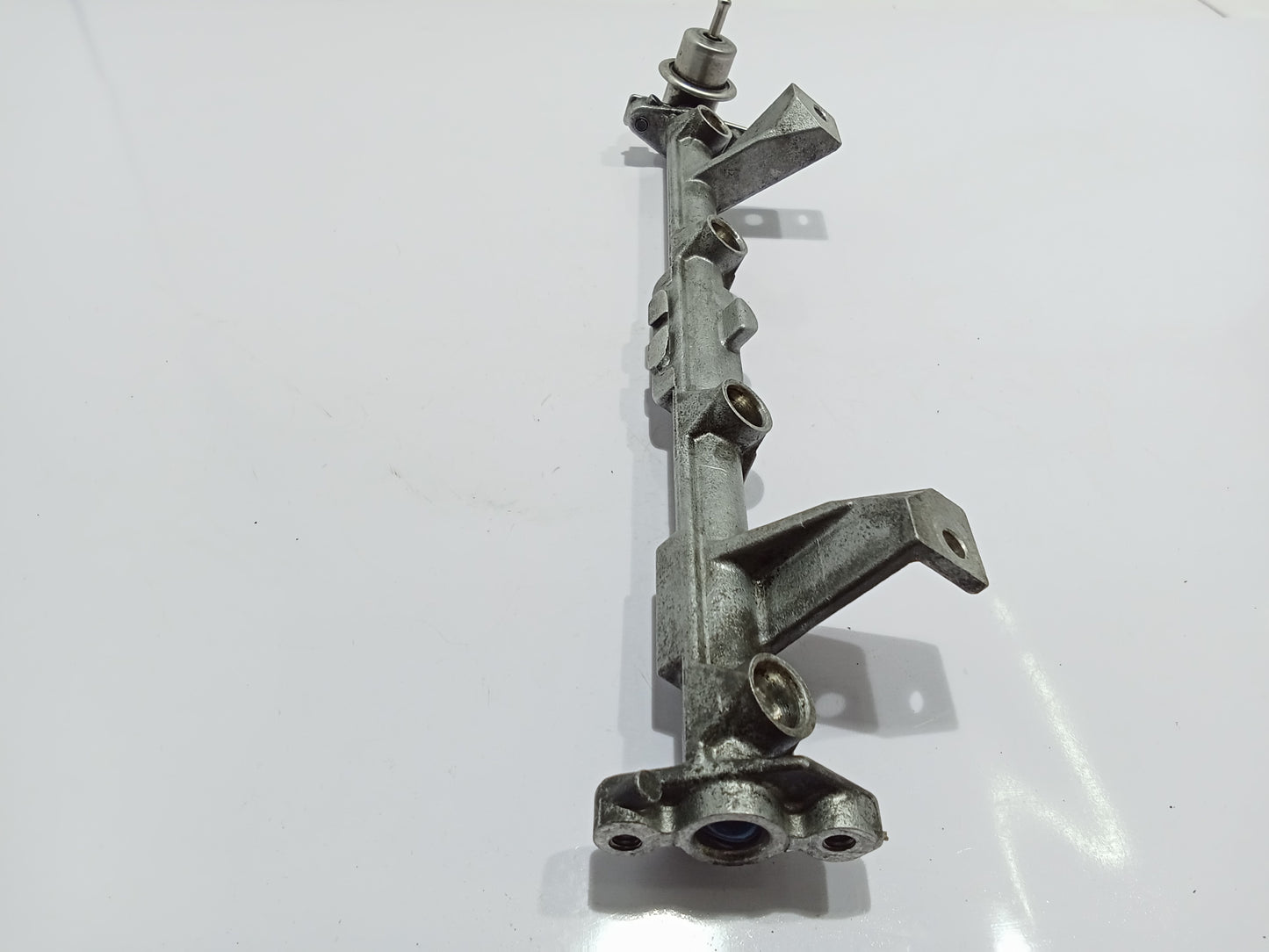 Ford Escape 2.0 Fuel Rail GENUINE ORIGINAL SURPLUS