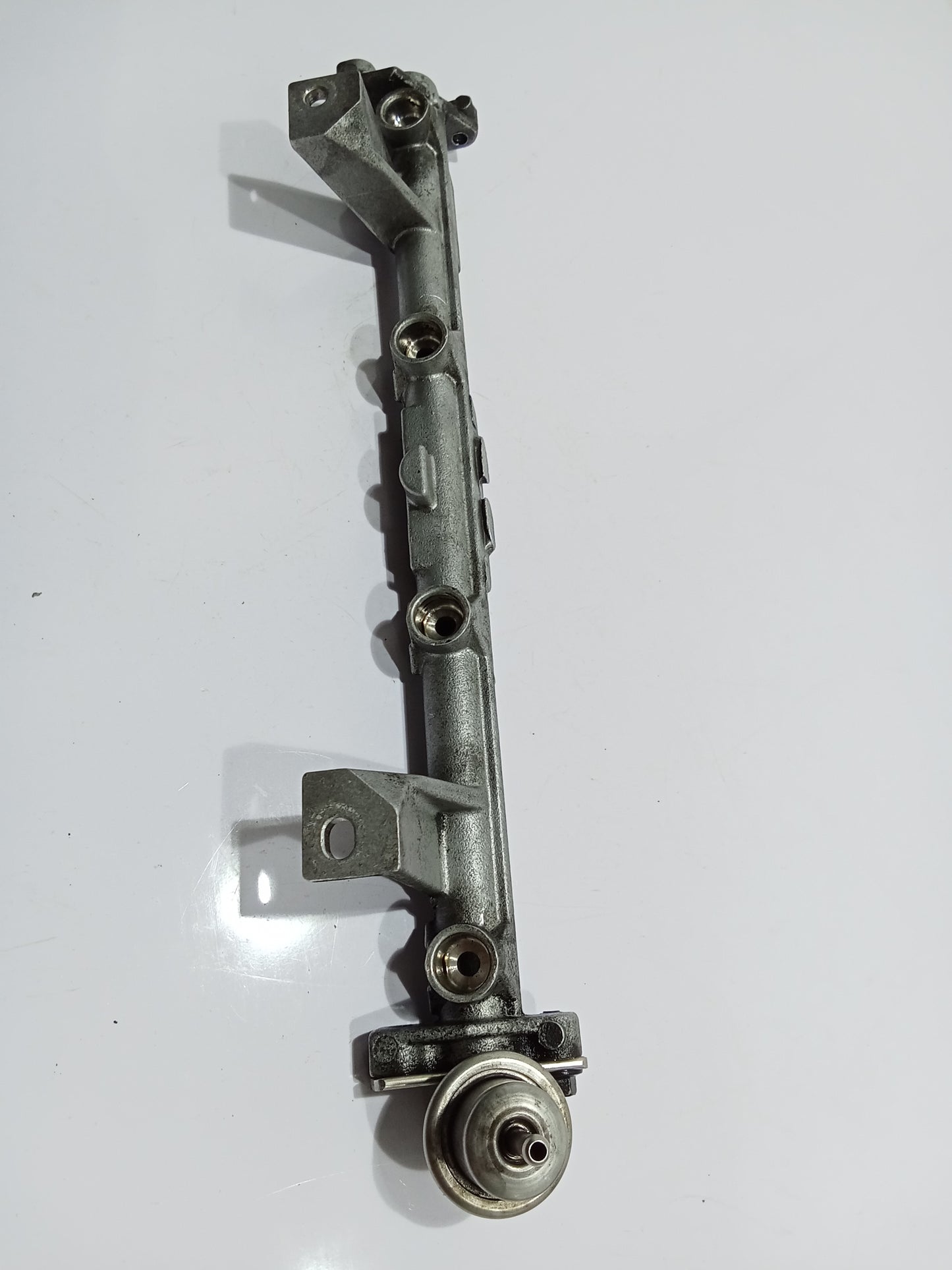 Ford Escape 2.0 Fuel Rail GENUINE ORIGINAL SURPLUS