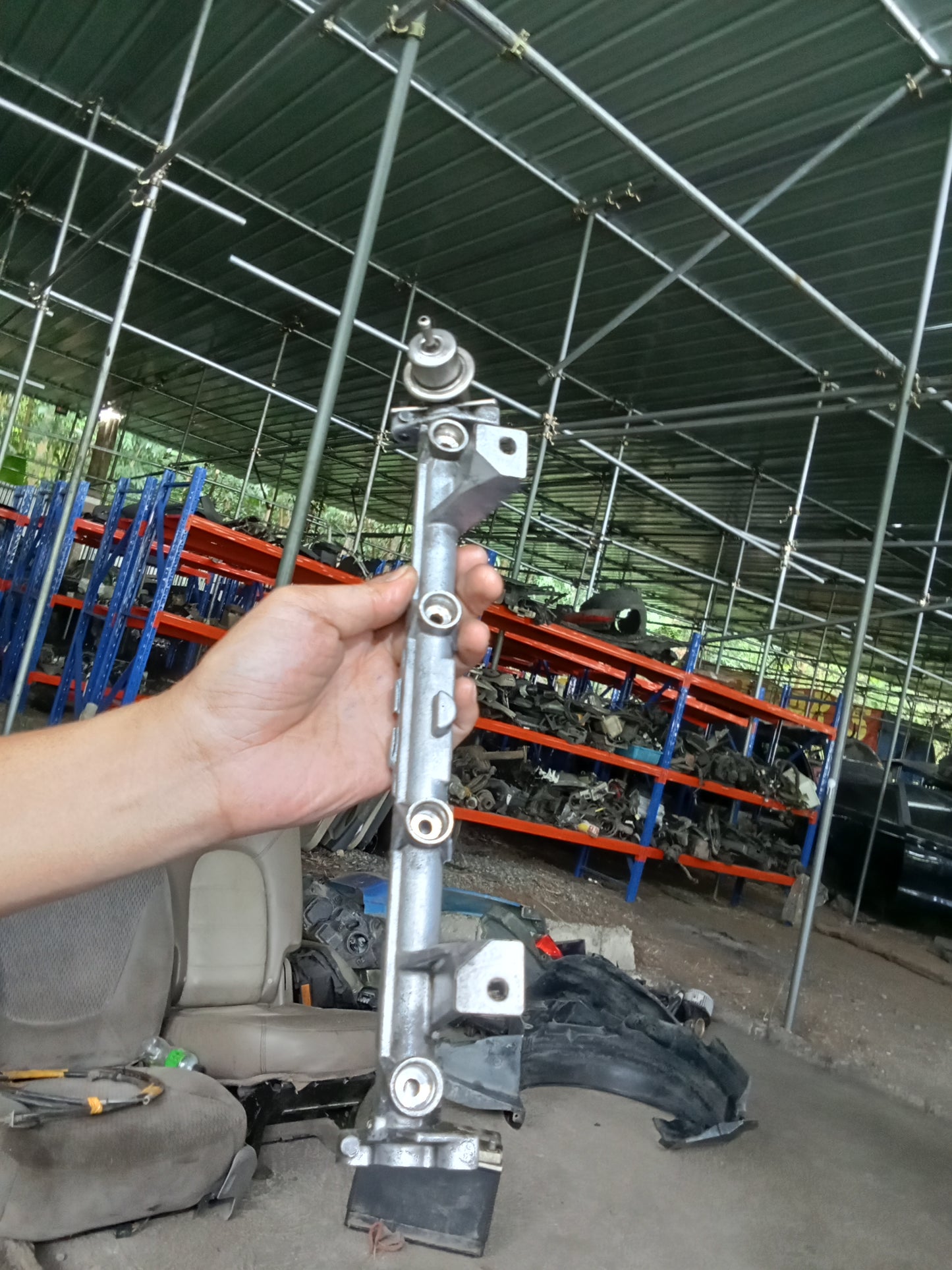 Ford Escape 2.0 Fuel Rail GENUINE ORIGINAL SURPLUS