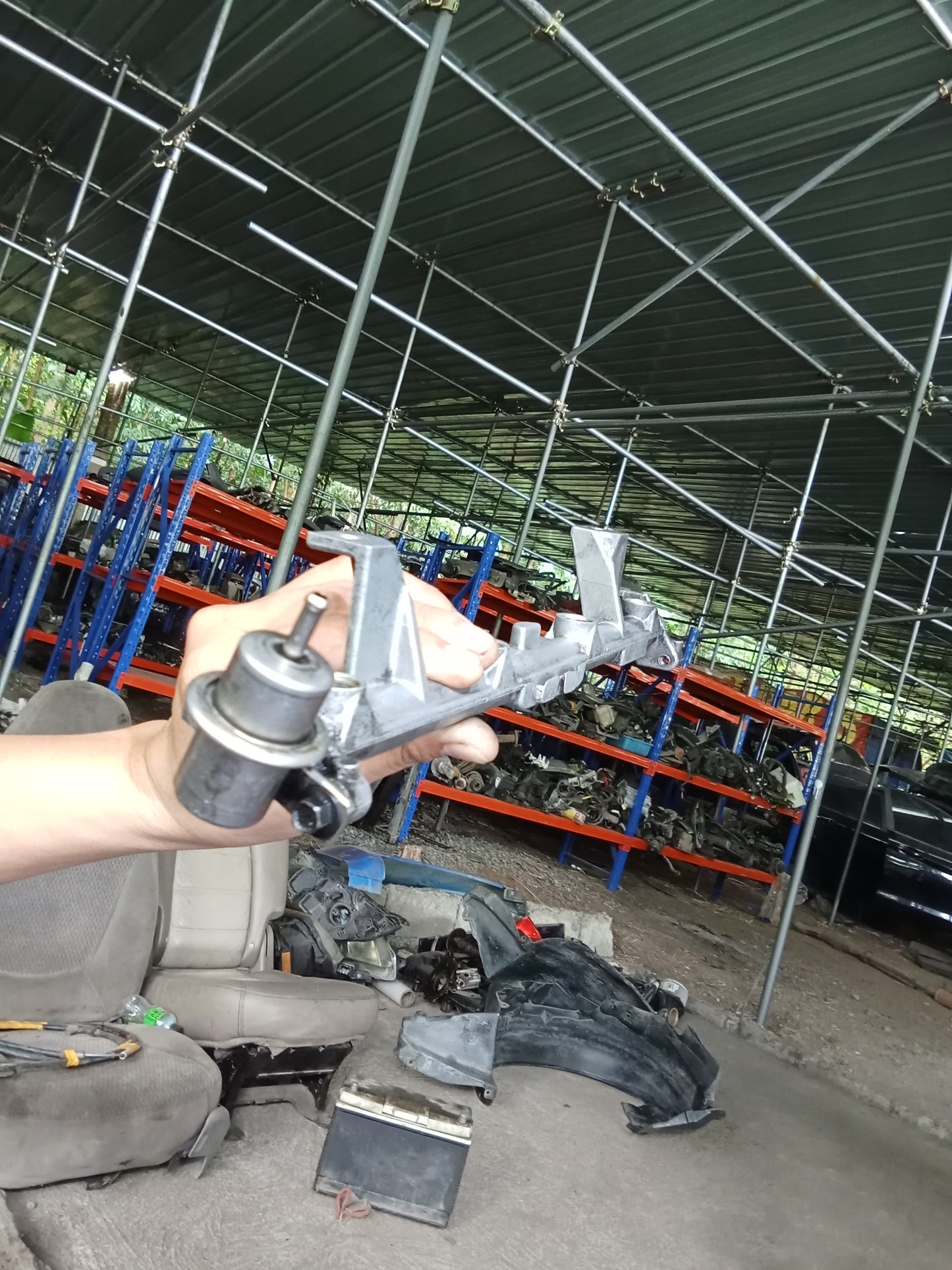 Ford Escape 2.0 Fuel Rail GENUINE ORIGINAL SURPLUS
