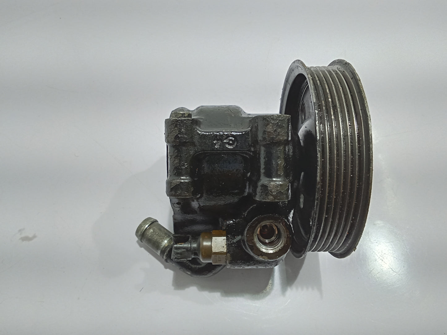 Ford Escape 2.0 Steering pump GENUINE ORIGINAL SURPLUS