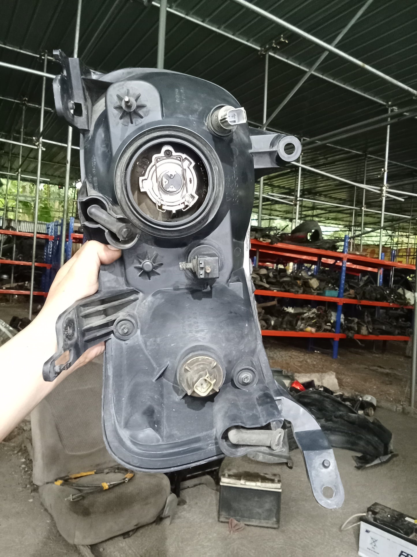 Ford Escape 2.0 Driver Side Headlight GENUINE ORIGINAL SURPLUS