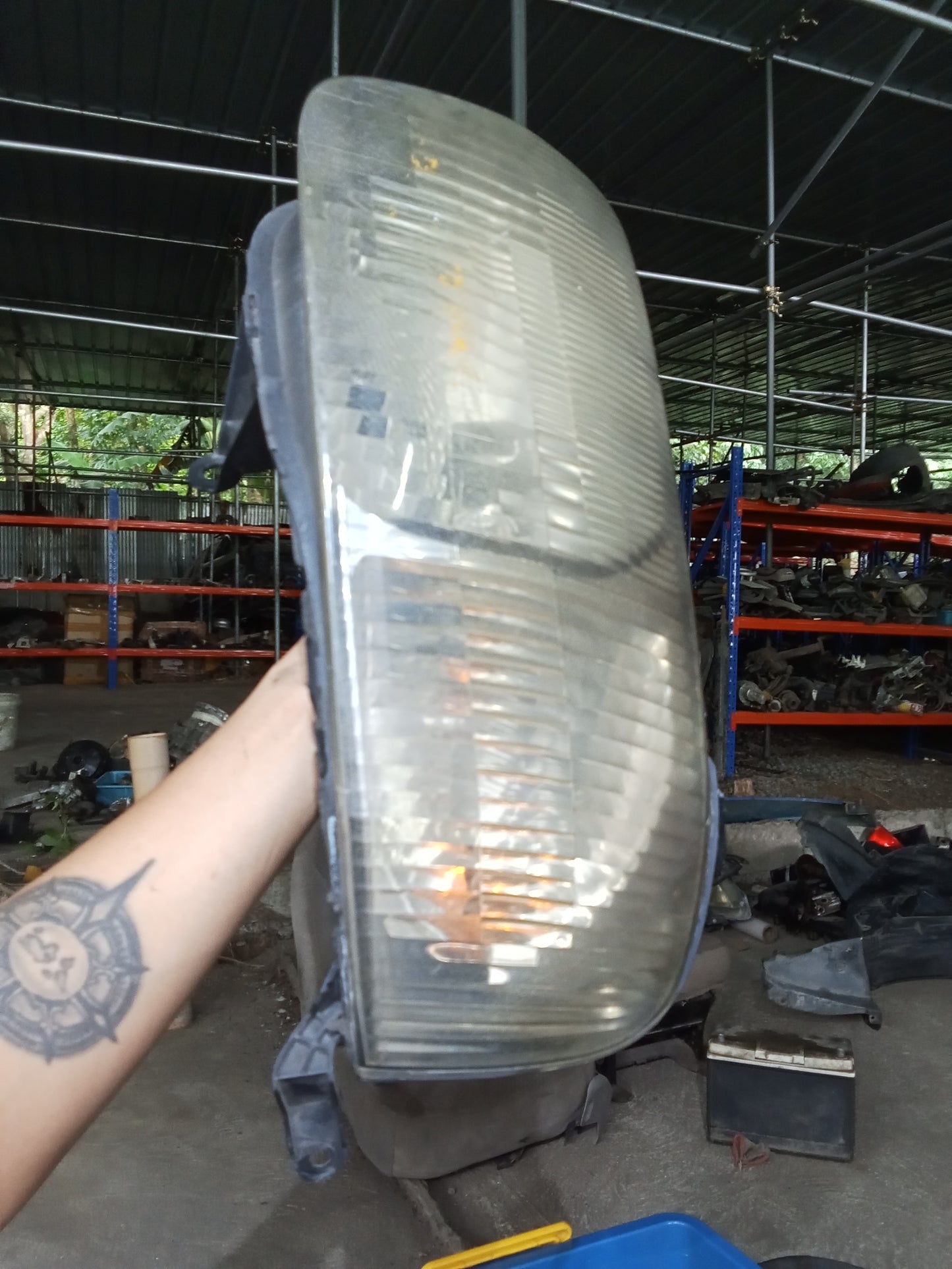 Ford Escape 2.0 Driver Side Headlight GENUINE ORIGINAL SURPLUS